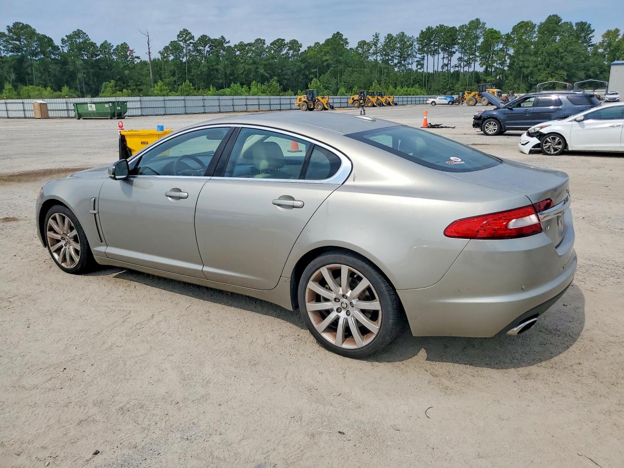 2010 Jaguar Xf Luxury Silver vin: SAJWA0FA8AHR56032