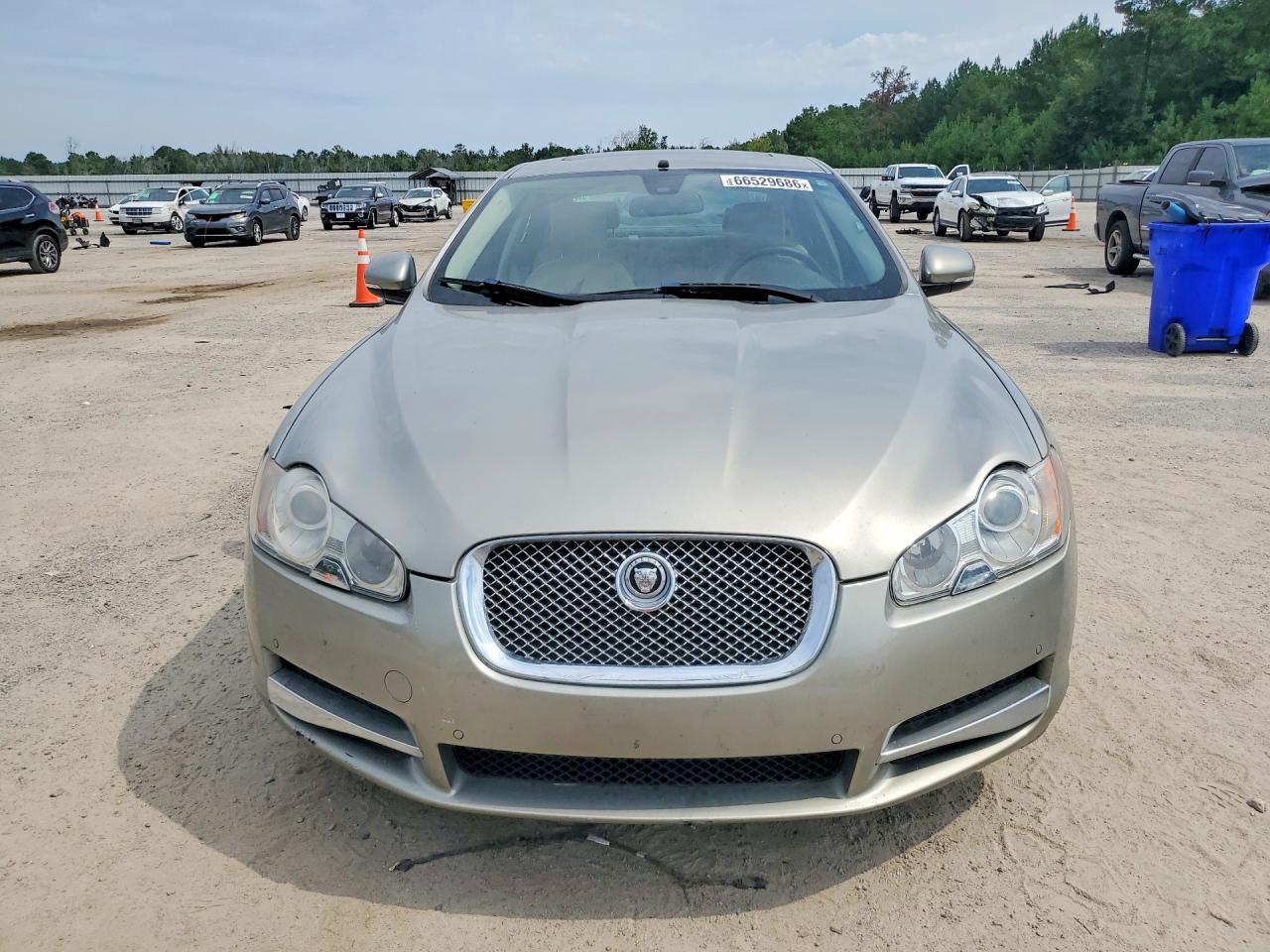 2010 Jaguar Xf Luxury Silver vin: SAJWA0FA8AHR56032
