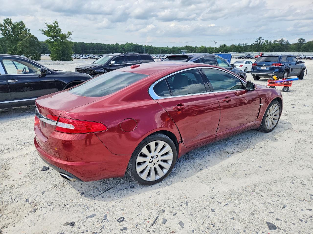 2010 Jaguar Xf Luxury Красный vin: SAJWA0FA8AHR65894