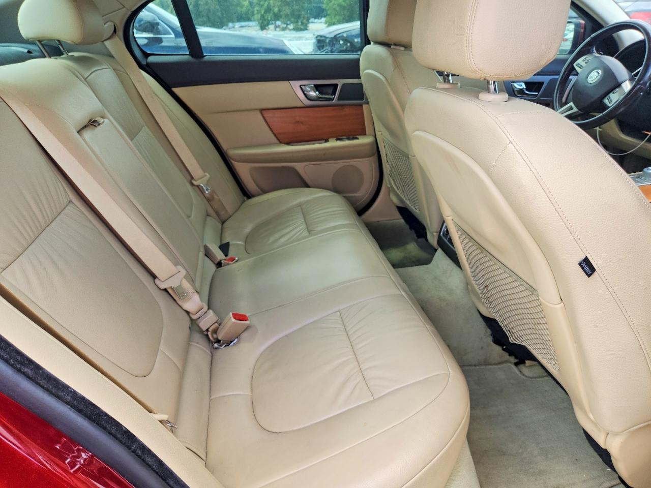 2010 Jaguar Xf Luxury Красный vin: SAJWA0FA8AHR65894
