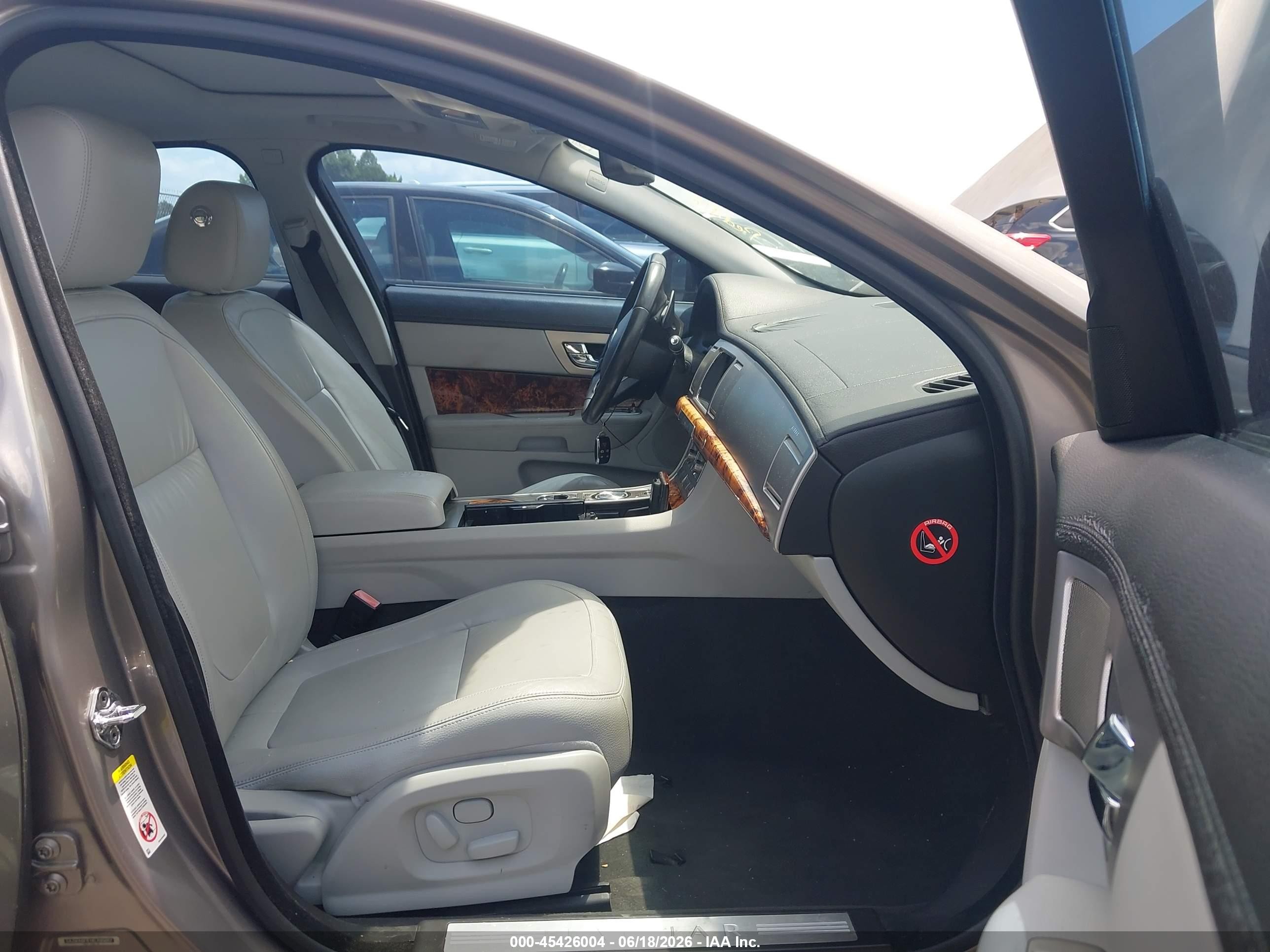 2011 Jaguar Xf   Silver vin: SAJWA0FB1BLR85007