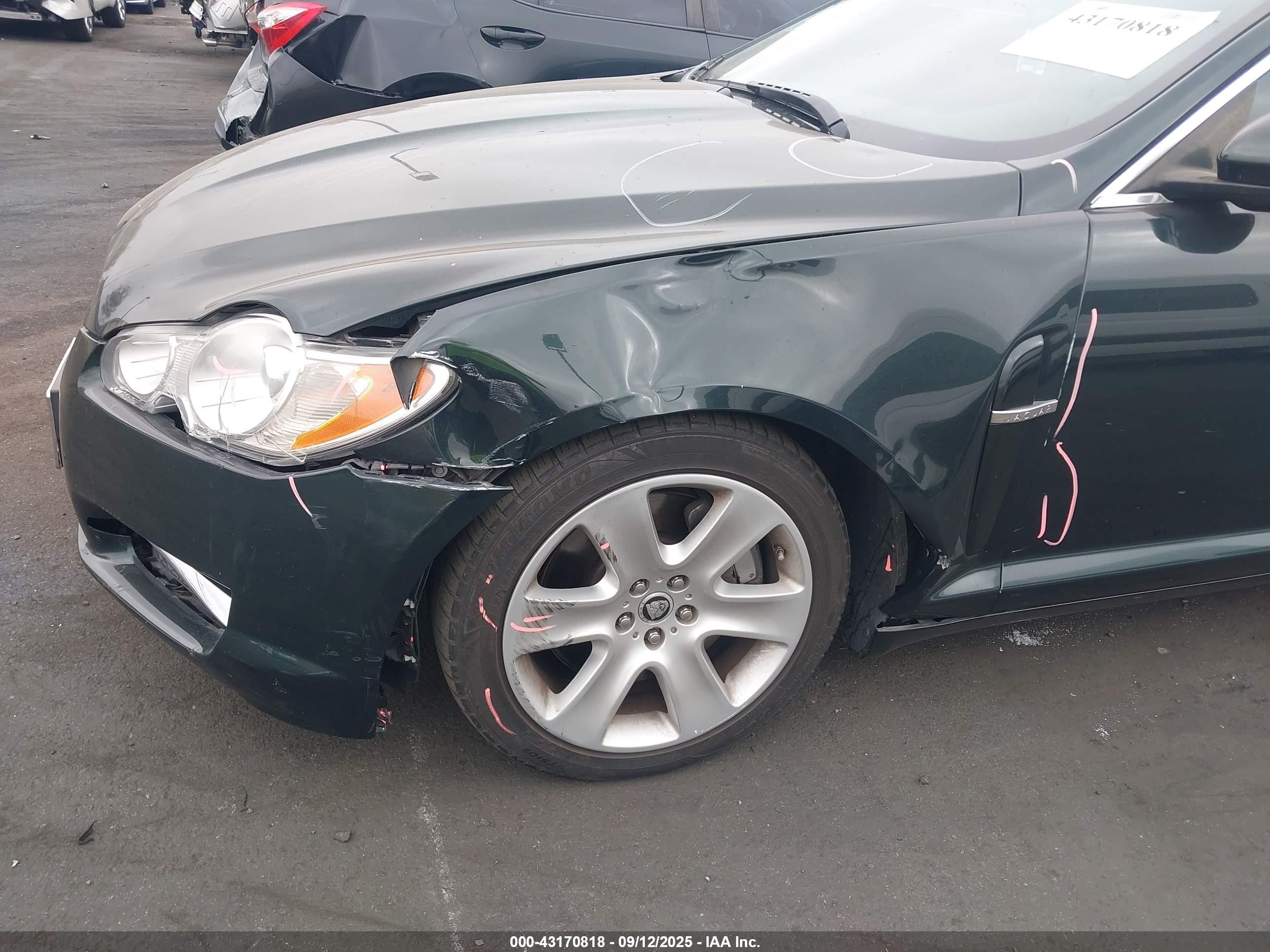 2011 Jaguar Xf   Зеленый vin: SAJWA0FB1BLR92930