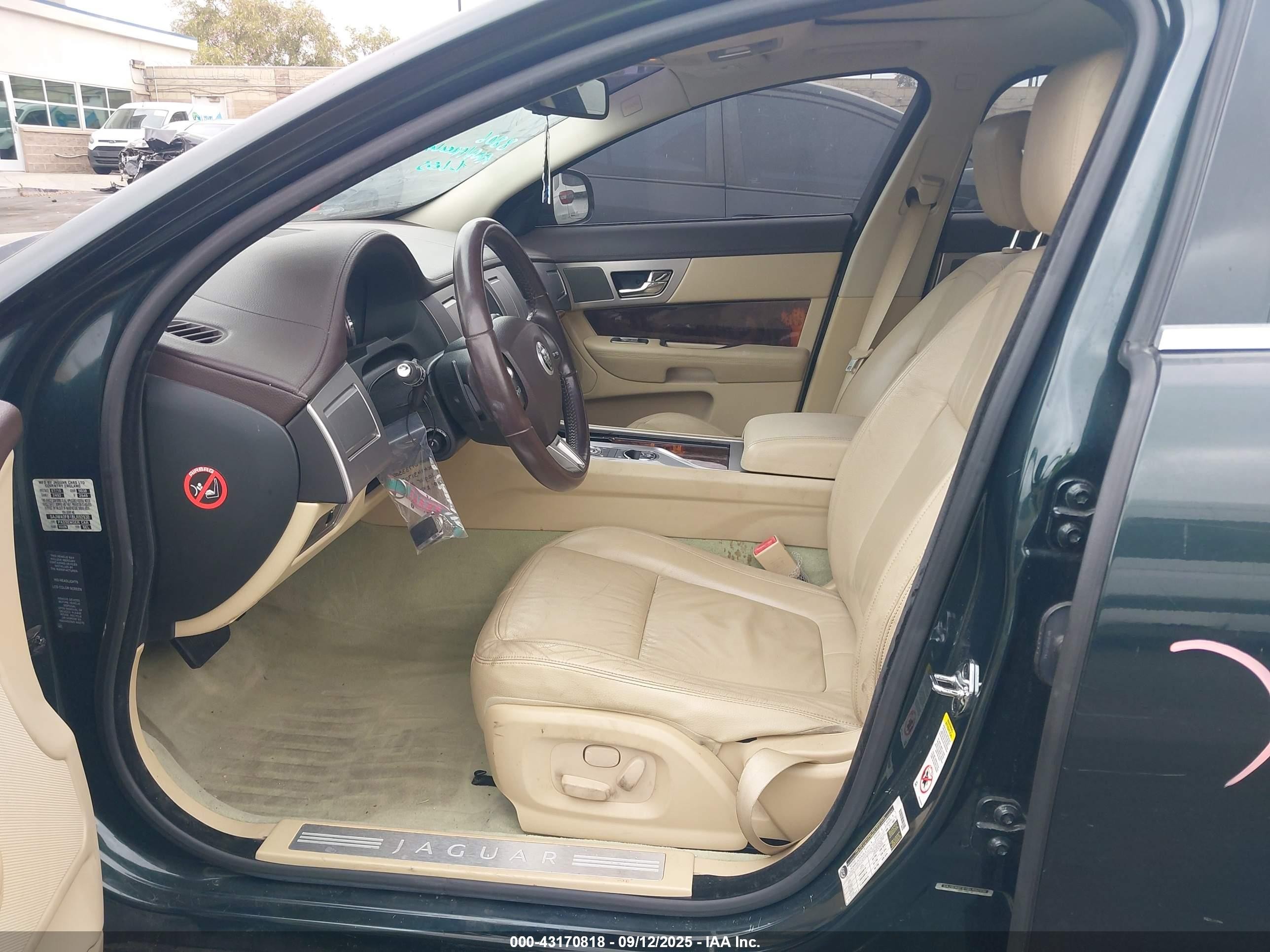 2011 Jaguar Xf   Зеленый vin: SAJWA0FB1BLR92930