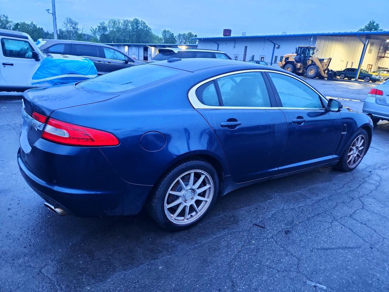 2011 Jaguar Xf Blue vin: SAJWA0FB4BLR93425