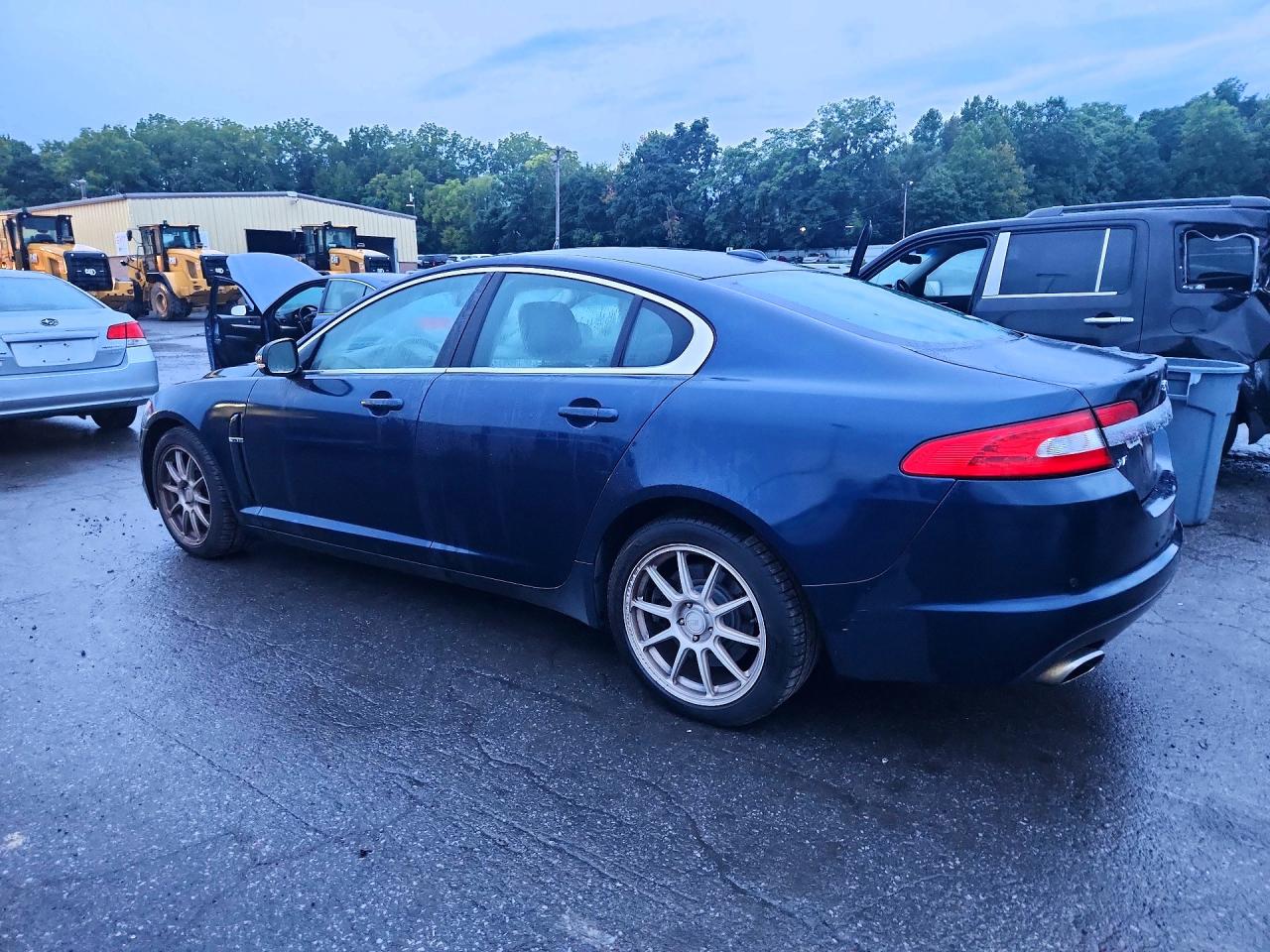 2011 Jaguar Xf Blue vin: SAJWA0FB4BLR93425