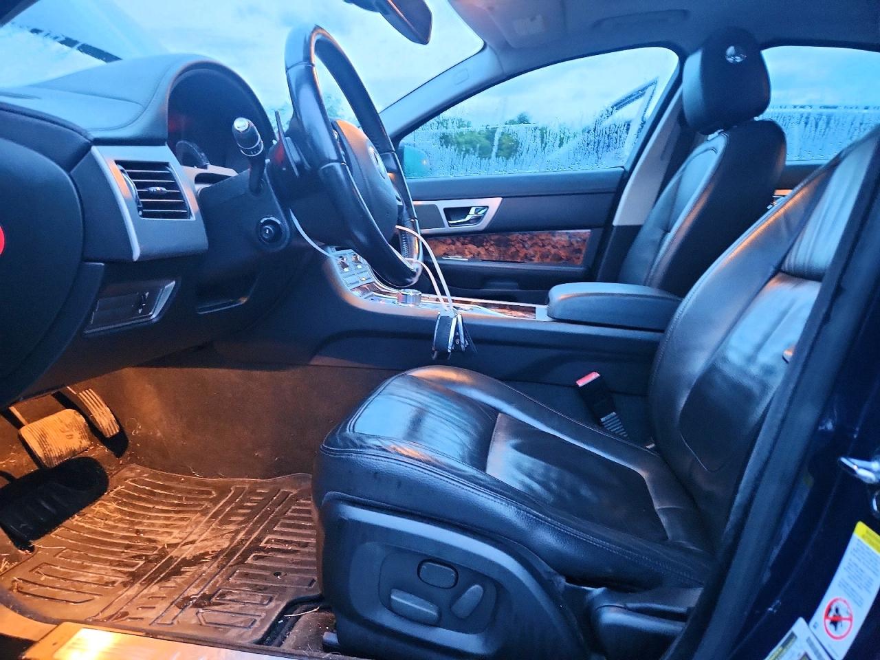 2011 Jaguar Xf Blue vin: SAJWA0FB4BLR93425