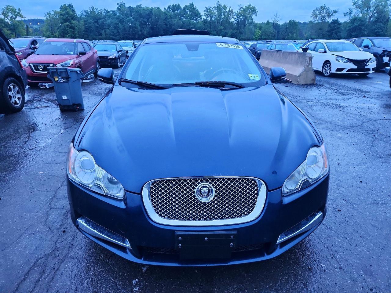 2011 Jaguar Xf Blue vin: SAJWA0FB4BLR93425