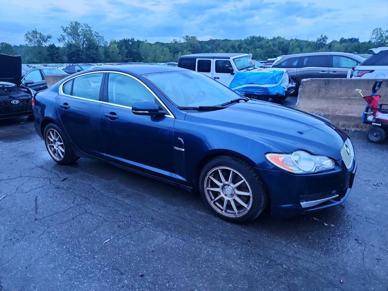 2011 Jaguar Xf Blue vin: SAJWA0FB4BLR93425