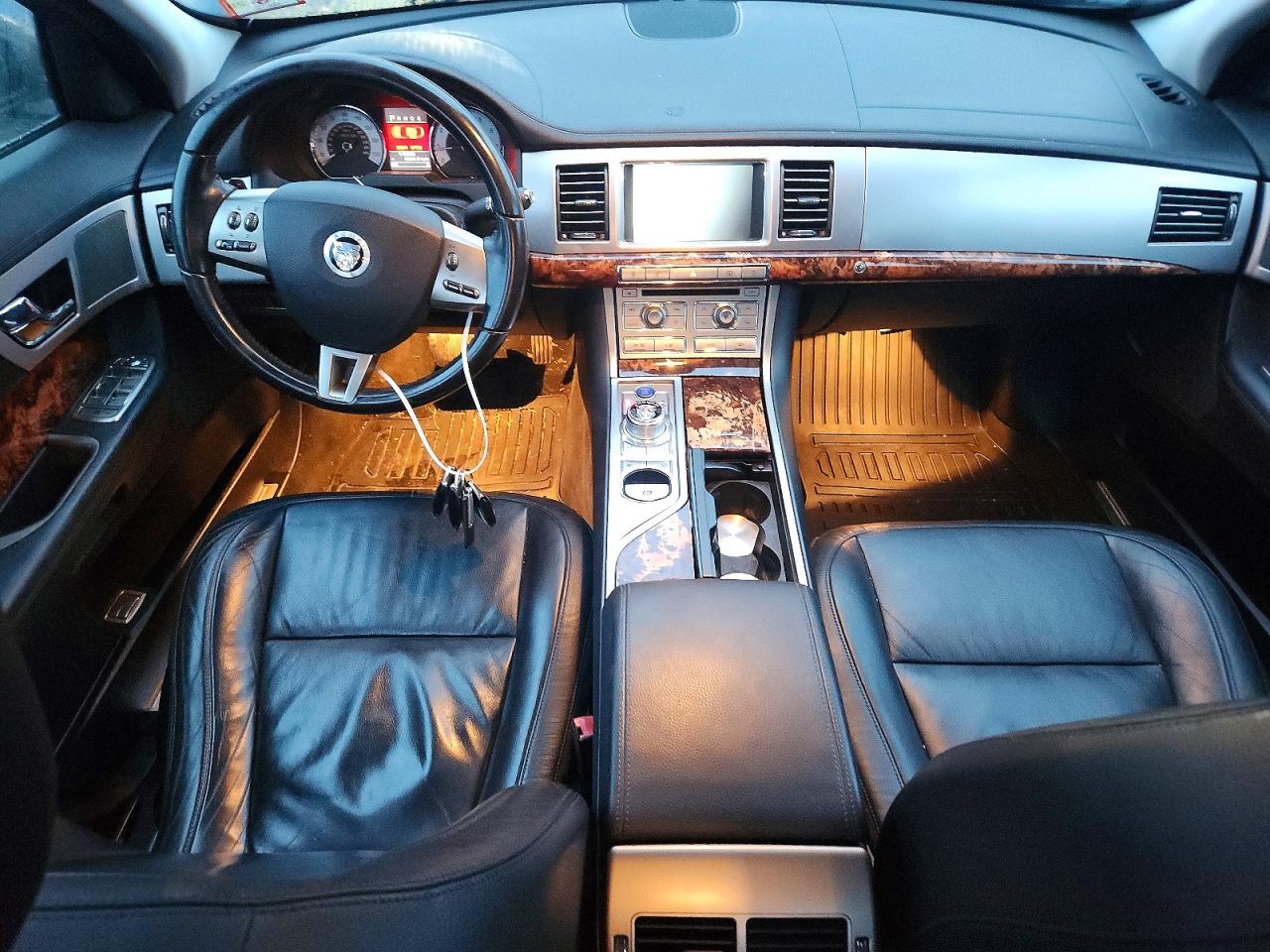 2011 Jaguar Xf Blue vin: SAJWA0FB4BLR93425