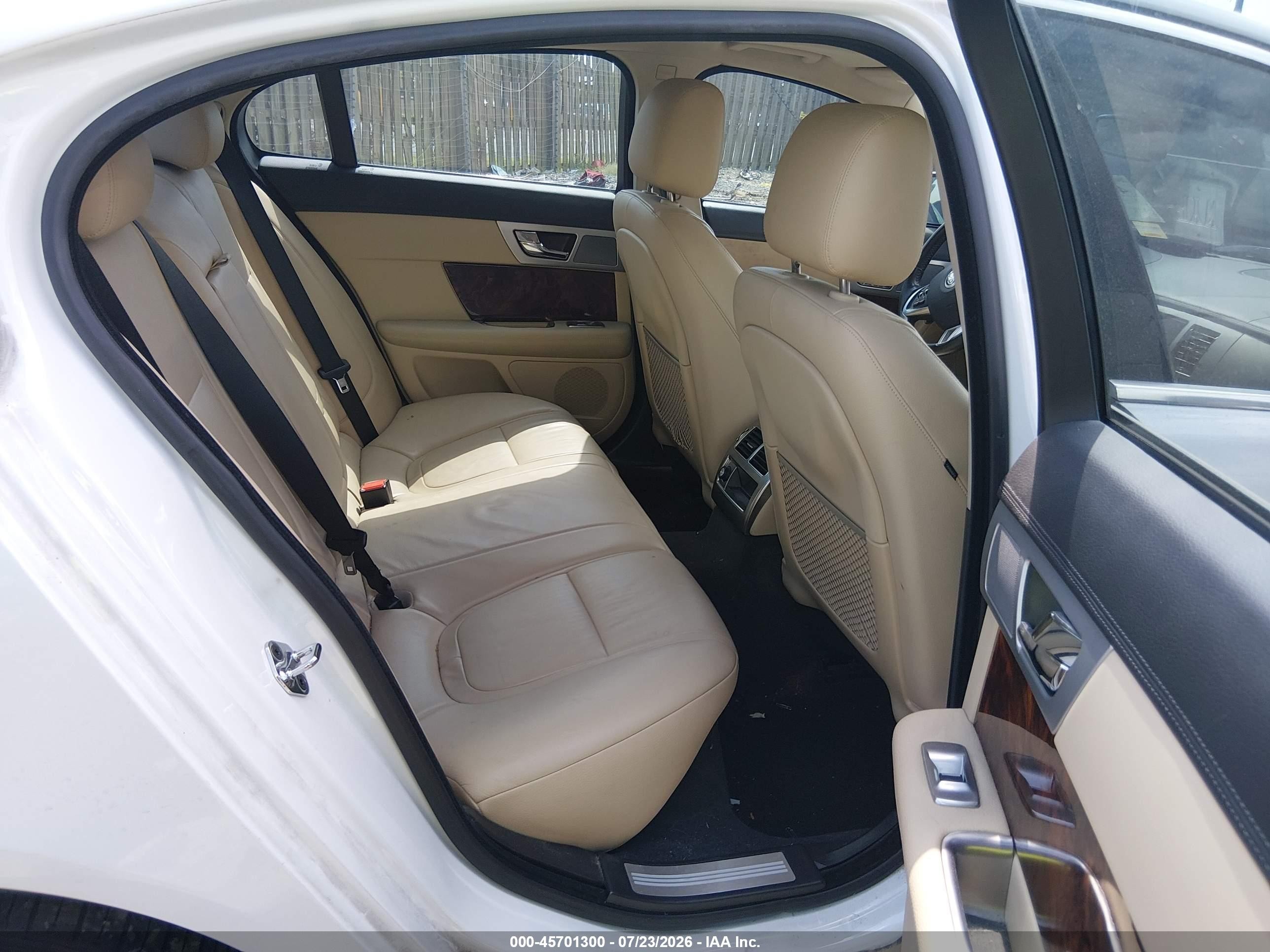 2012 Jaguar Xf Белый vin: SAJWA0FB4CLS38471