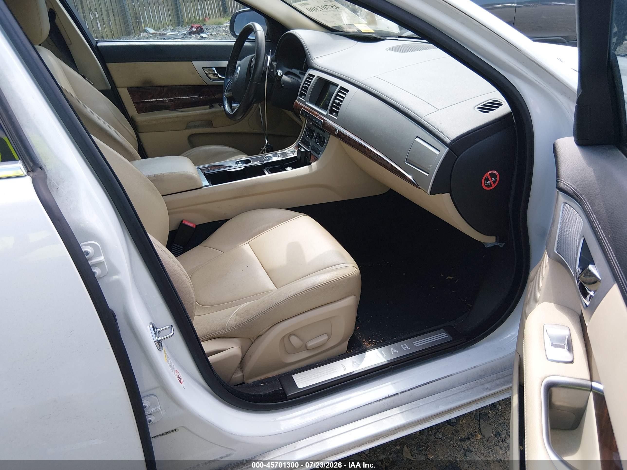 2012 Jaguar Xf Белый vin: SAJWA0FB4CLS38471