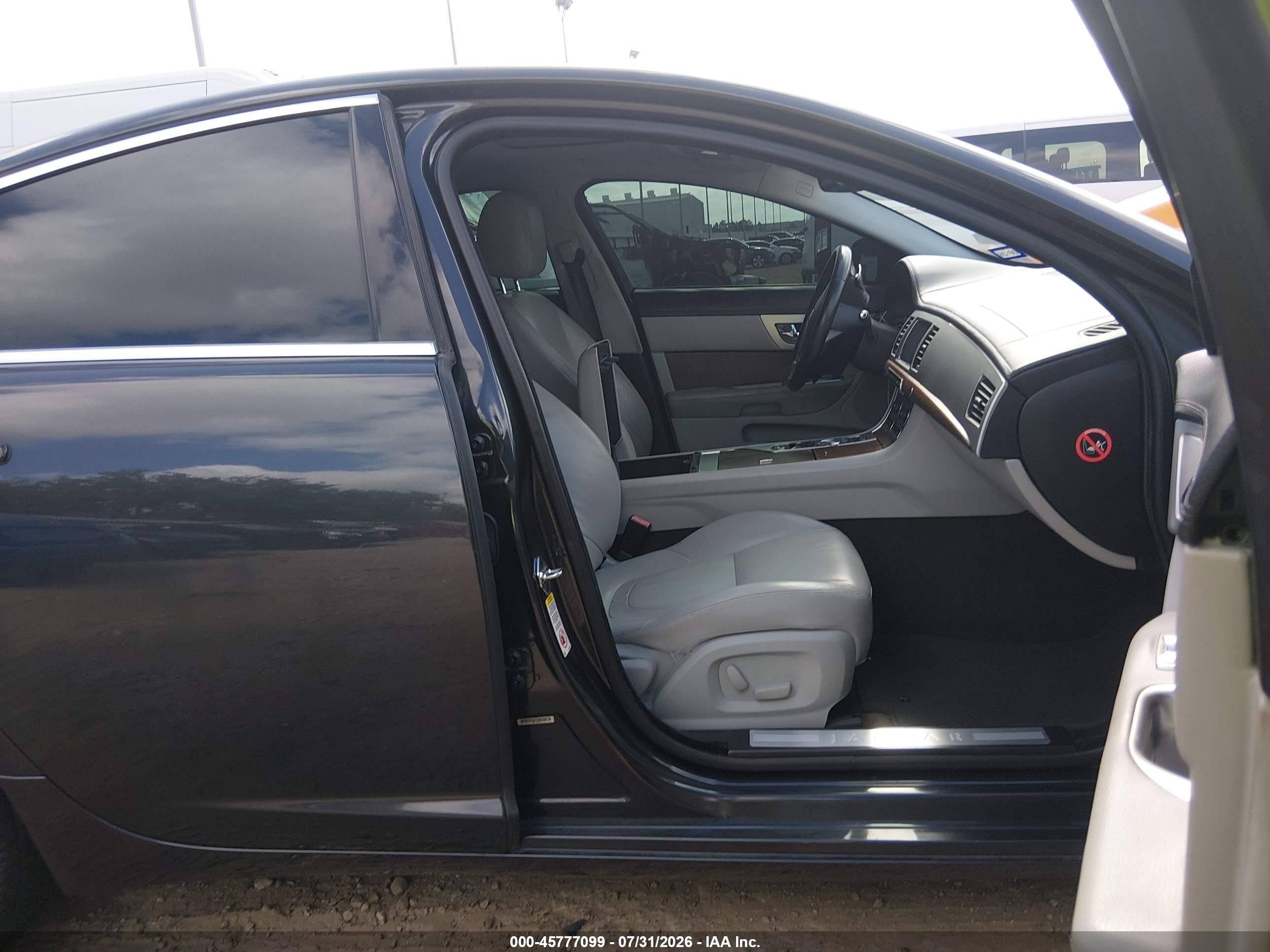 2012 Jaguar Xf   Серый vin: SAJWA0FB4CLS51186