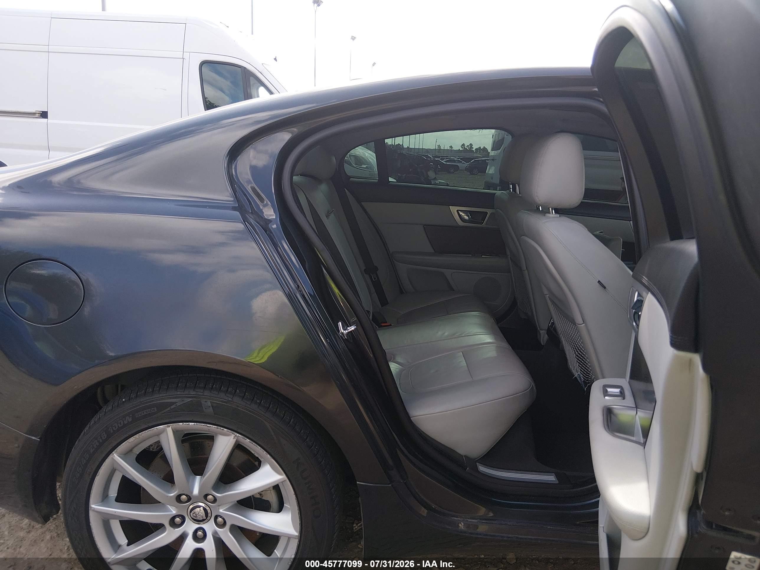 2012 Jaguar Xf   Серый vin: SAJWA0FB4CLS51186