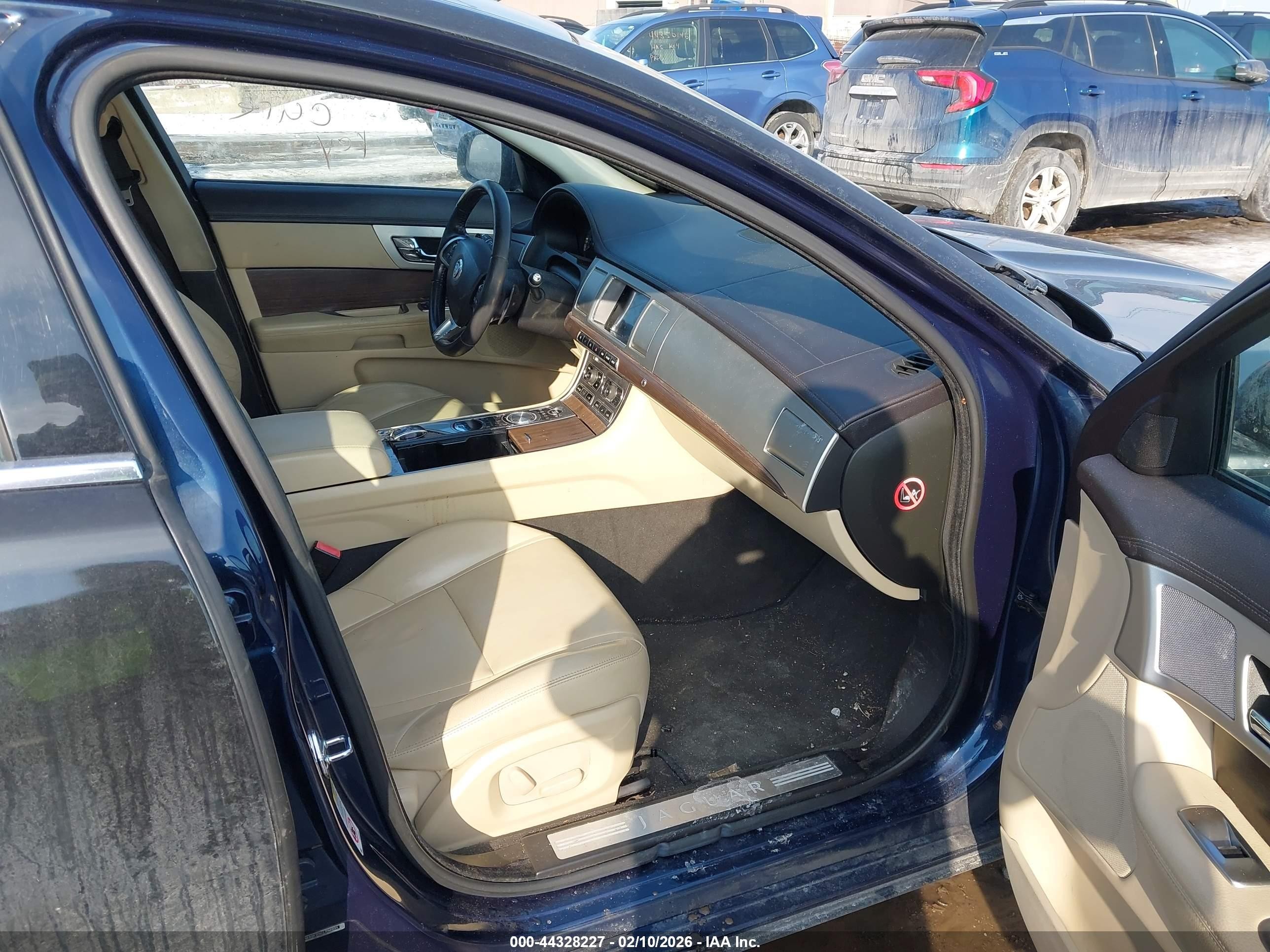 2012 Jaguar Xf   Черный vin: SAJWA0FB5CLS52931