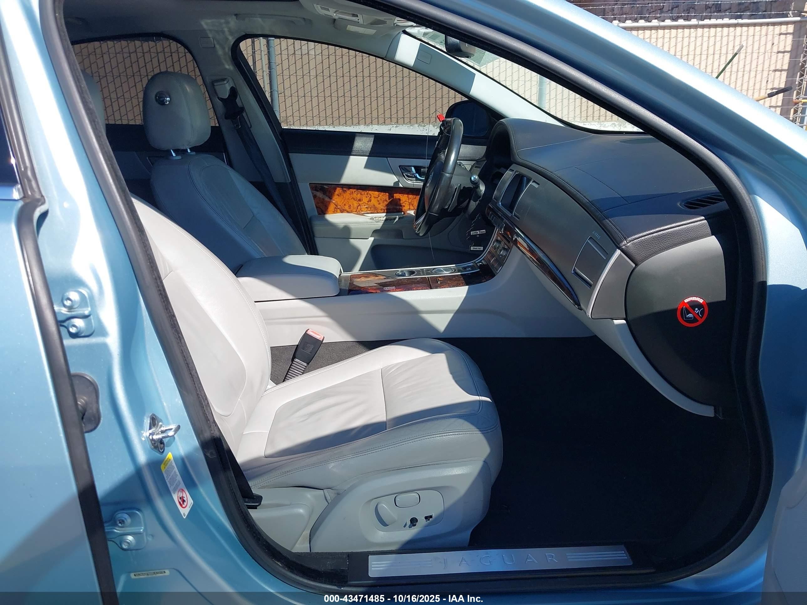 2011 Jaguar Xf   Blue vin: SAJWA0FB6BLS13179
