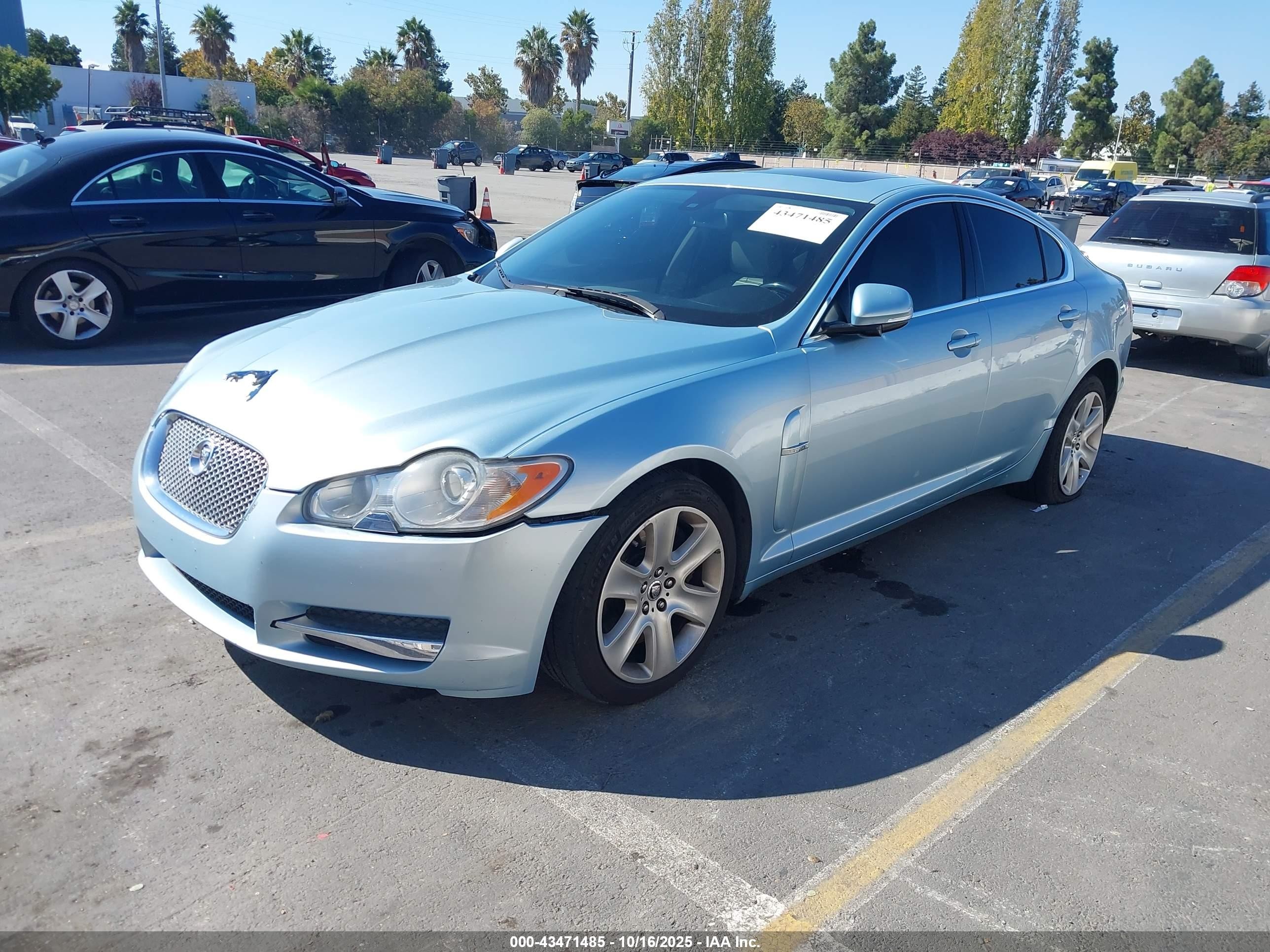 2011 Jaguar Xf   Blue vin: SAJWA0FB6BLS13179