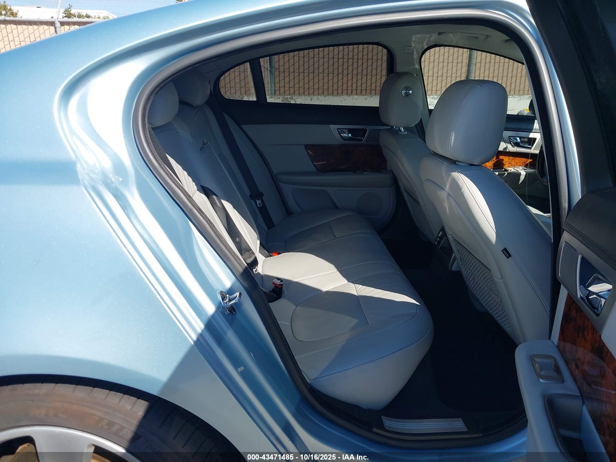 2011 Jaguar Xf   Blue vin: SAJWA0FB6BLS13179