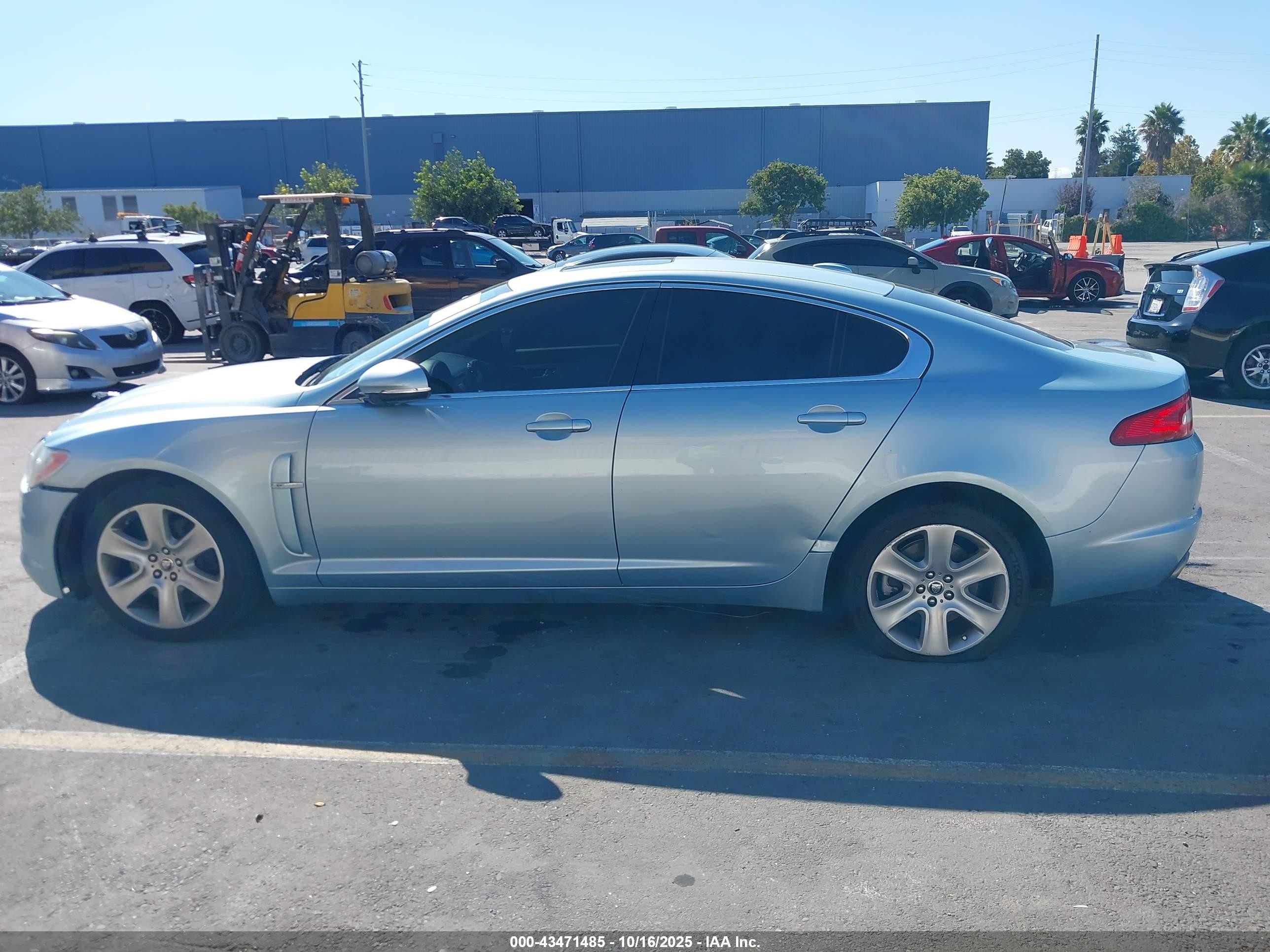 2011 Jaguar Xf   Blue vin: SAJWA0FB6BLS13179