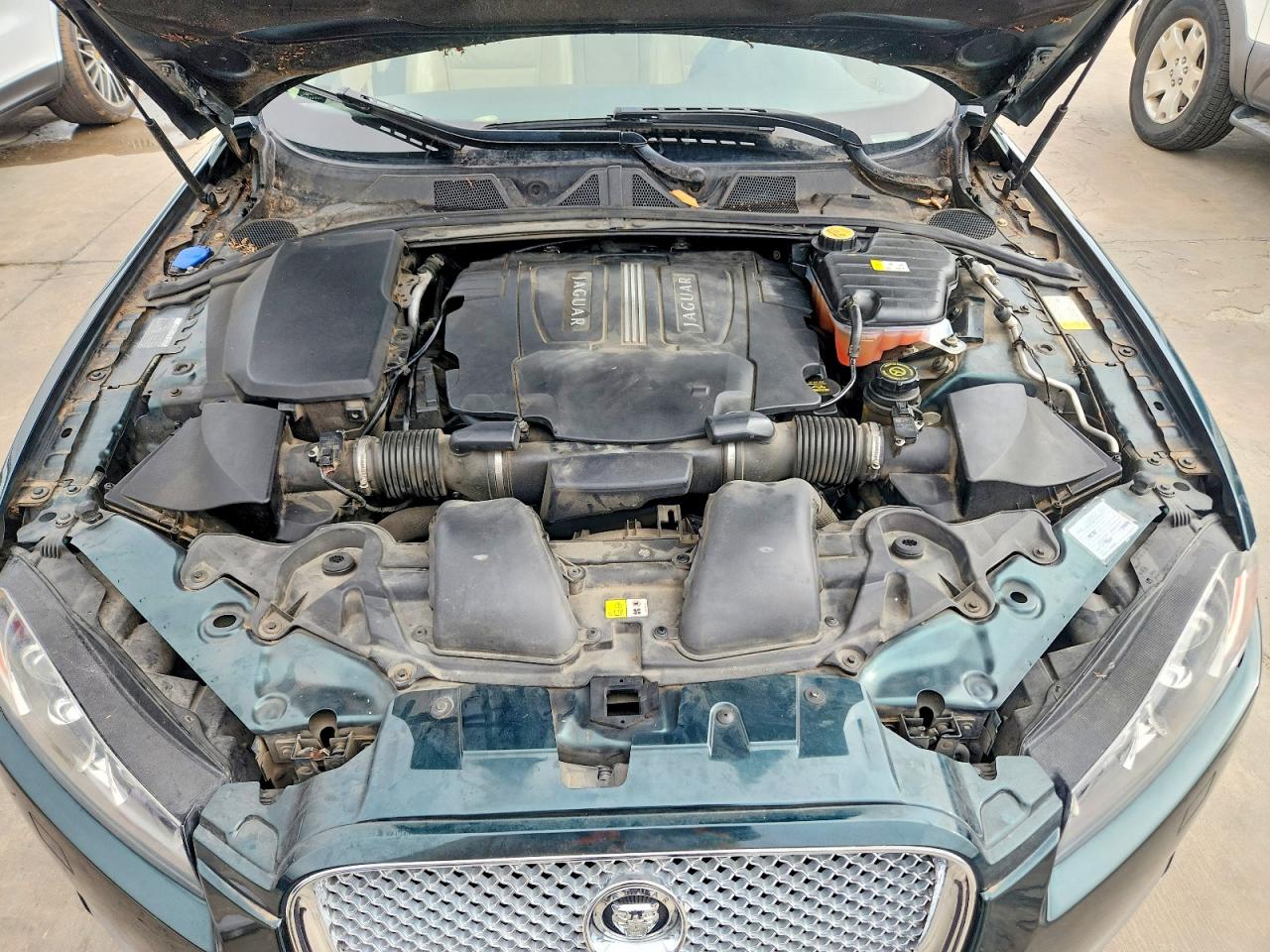 2012 Jaguar Xf Green vin: SAJWA0FB7CLS42949
