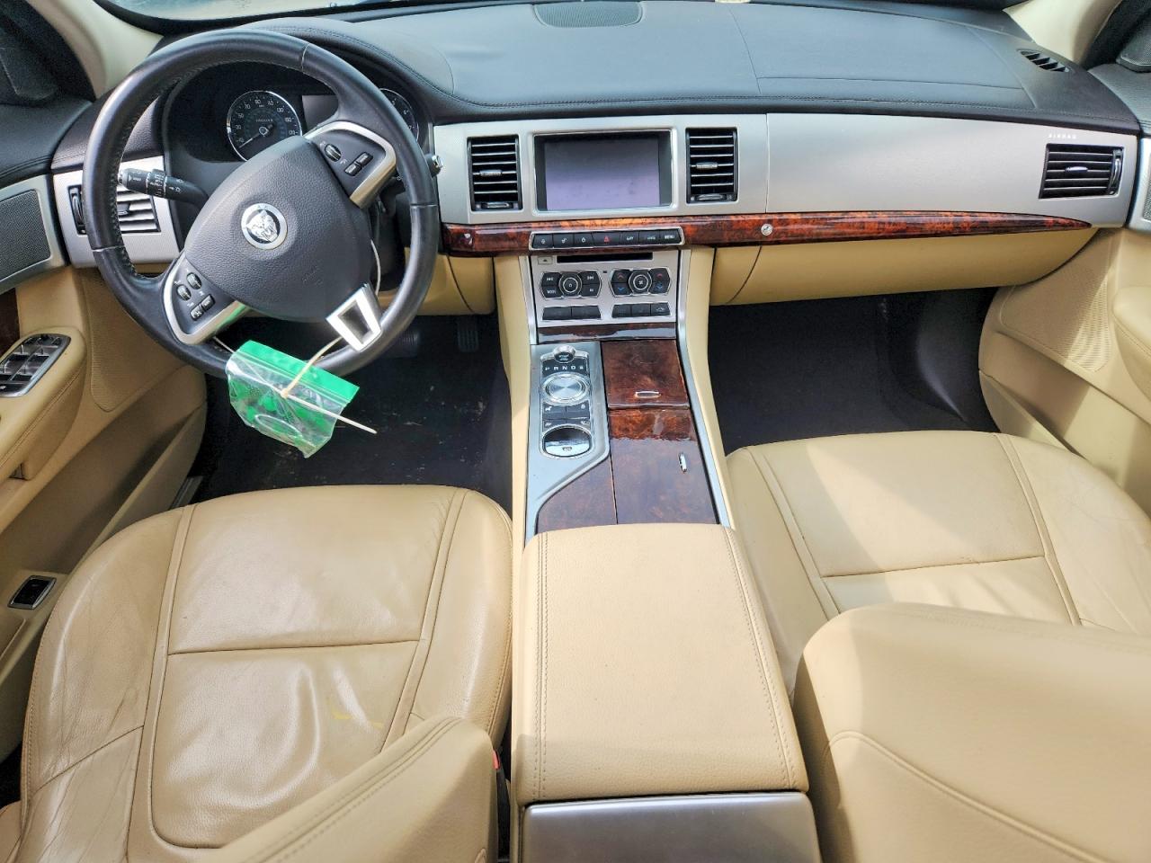 2012 Jaguar Xf Green vin: SAJWA0FB7CLS42949