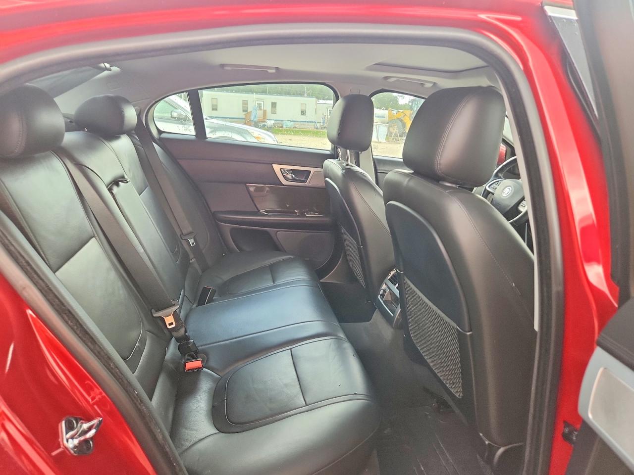 2012 Jaguar Xf Red vin: SAJWA0FB8CLS51269