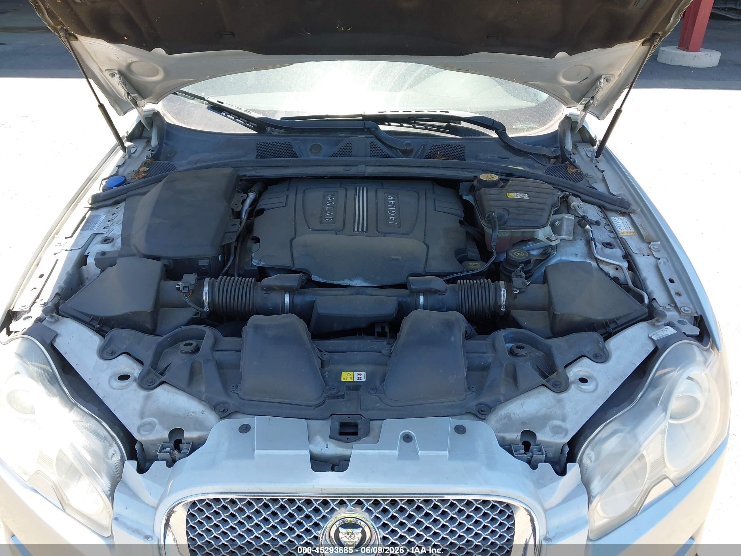 2011 Jaguar Xf   Silver vin: SAJWA0FB9BLS01530