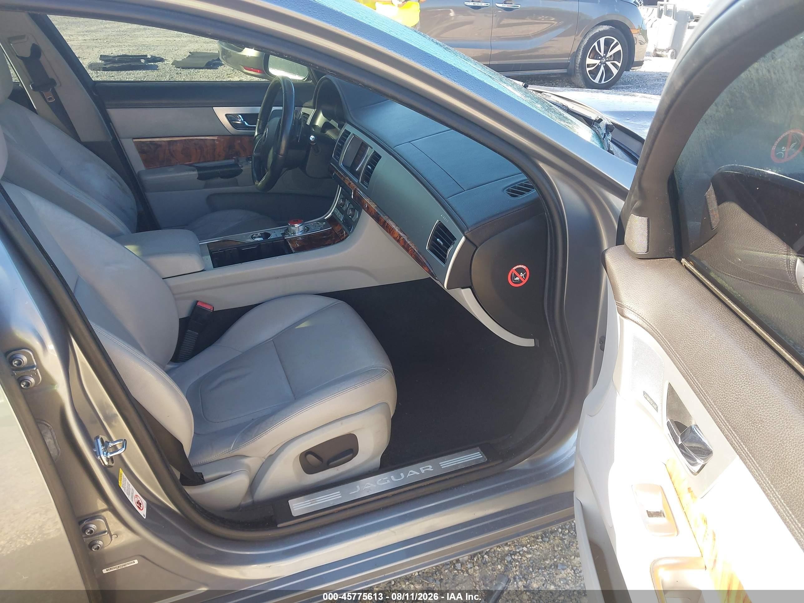2015 Jaguar Xf 2.0t Premium Silver vin: SAJWA0FS0FPU64259