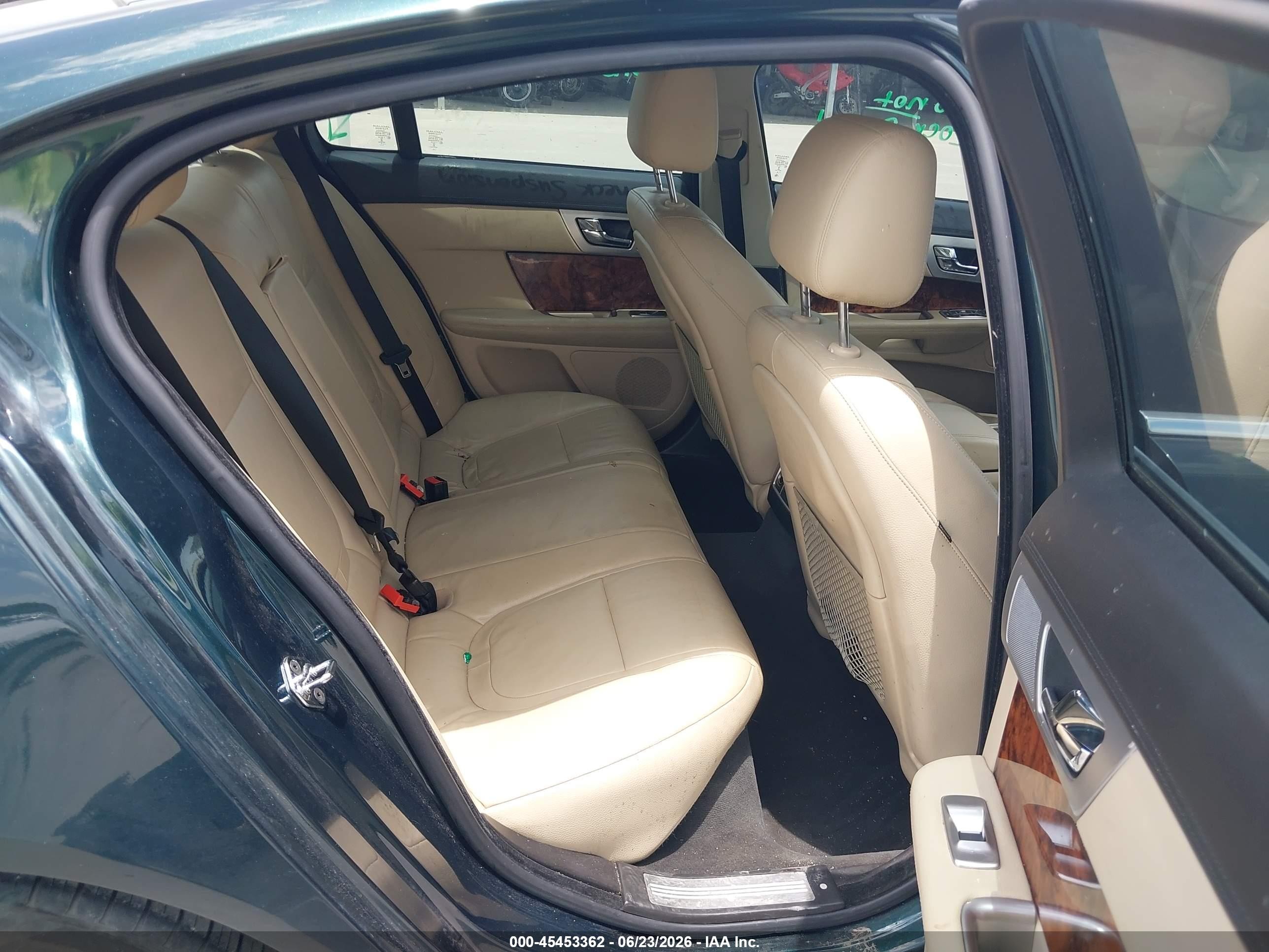 2015 Jaguar Xf 2.0t Premium Green vin: SAJWA0FS0FPU88755