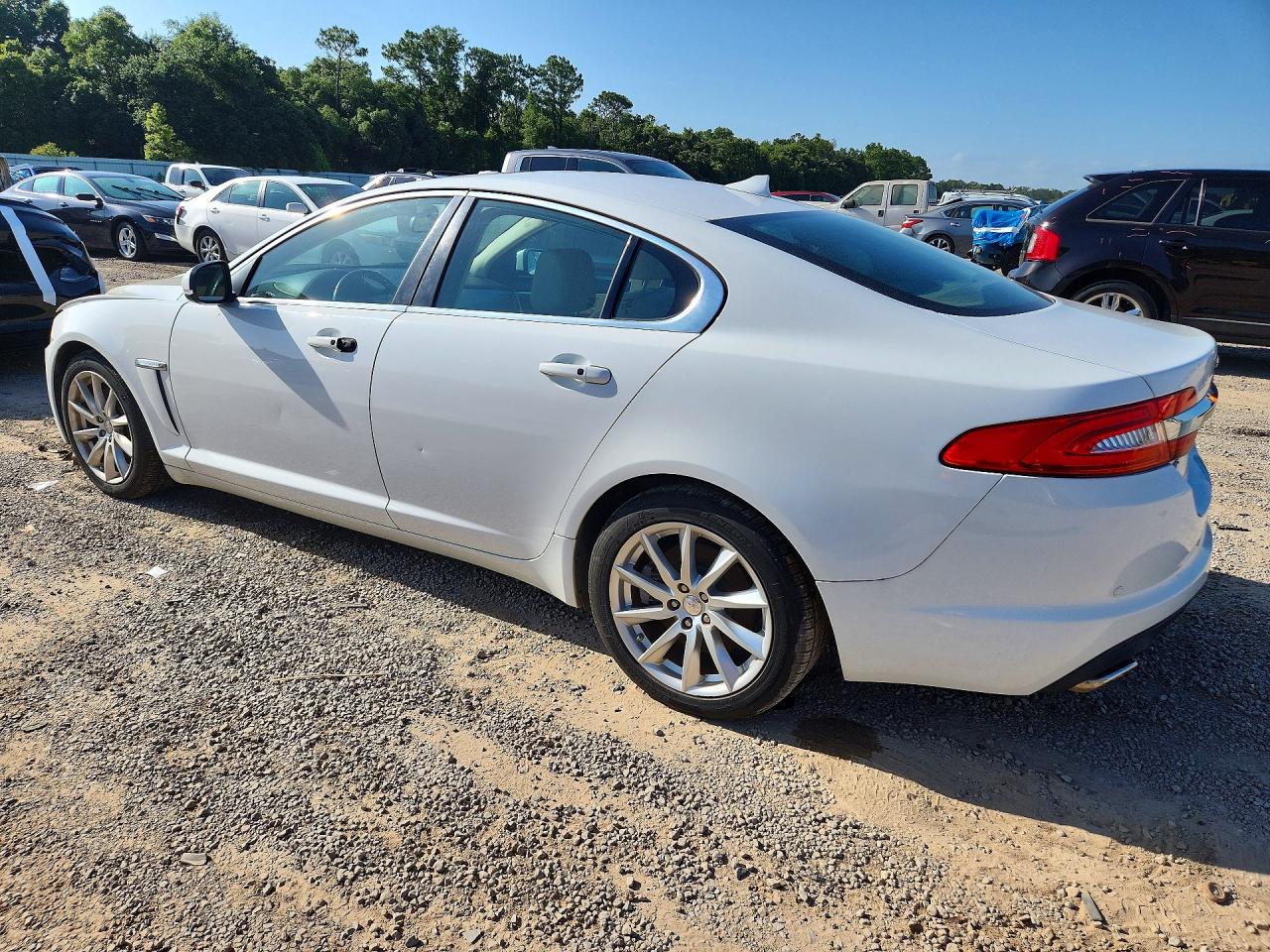 2015 Jaguar Xf 2.0t Premium White vin: SAJWA0FS2FPU68426