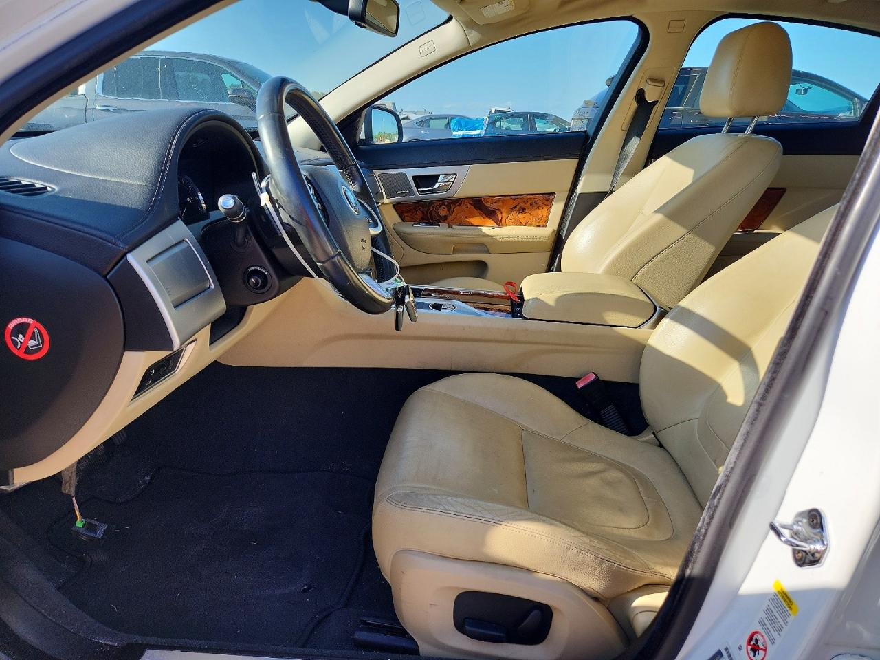 2015 Jaguar Xf 2.0t Premium White vin: SAJWA0FS2FPU68426