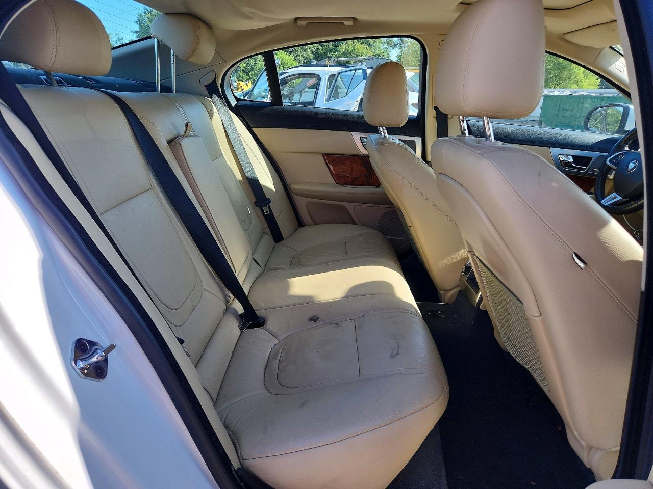 2015 Jaguar Xf 2.0t Premium White vin: SAJWA0FS2FPU68426