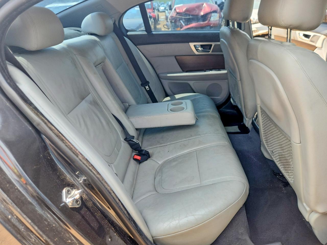 2015 Jaguar Xf 2.0t Premium Cream vin: SAJWA0FS4FPU56181