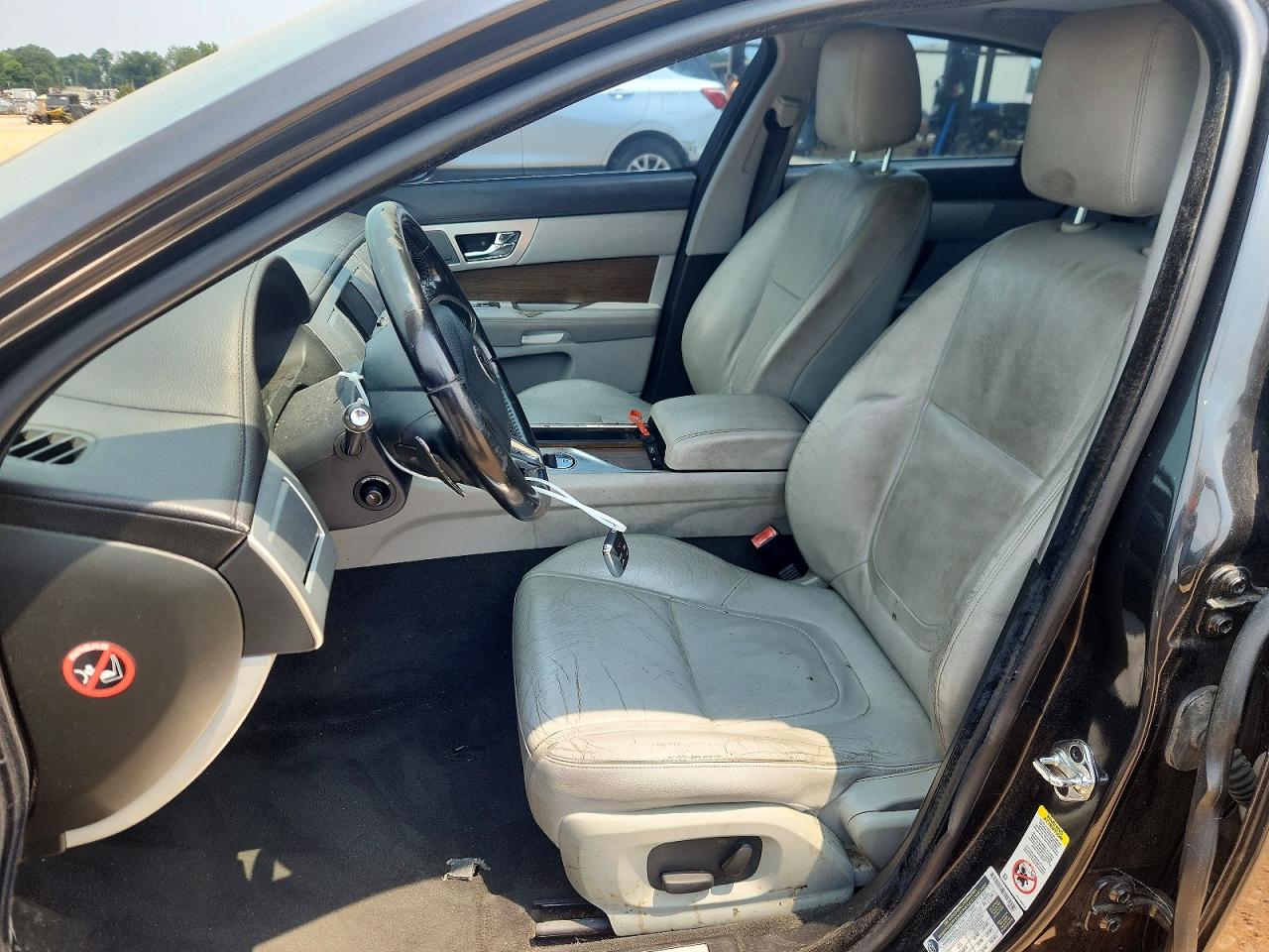 2015 Jaguar Xf 2.0t Premium Cream vin: SAJWA0FS4FPU56181