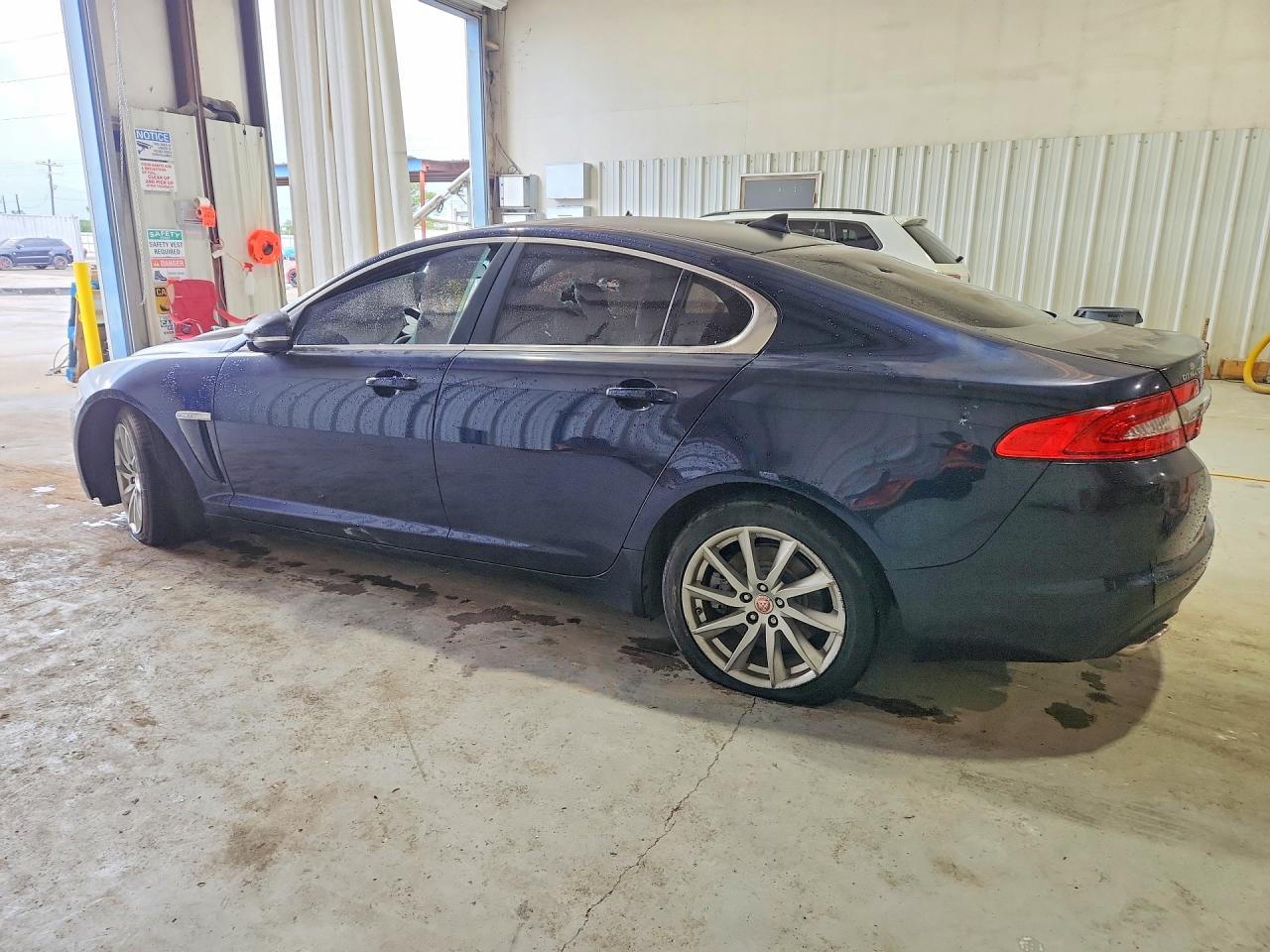 2015 Jaguar Xf 2.0t Premium Синий vin: SAJWA0FS5FPU78822