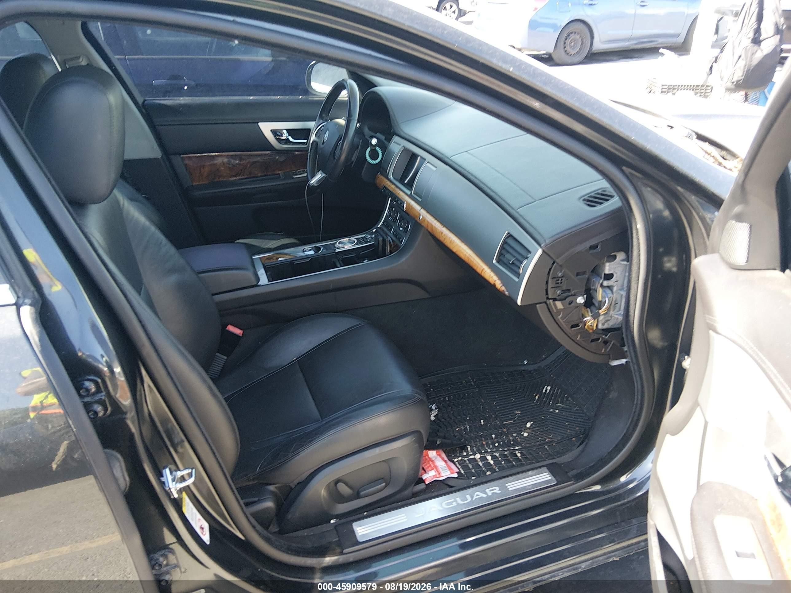 2015 Jaguar Xf 2.0t Premium Black vin: SAJWA0FS8FPU60492