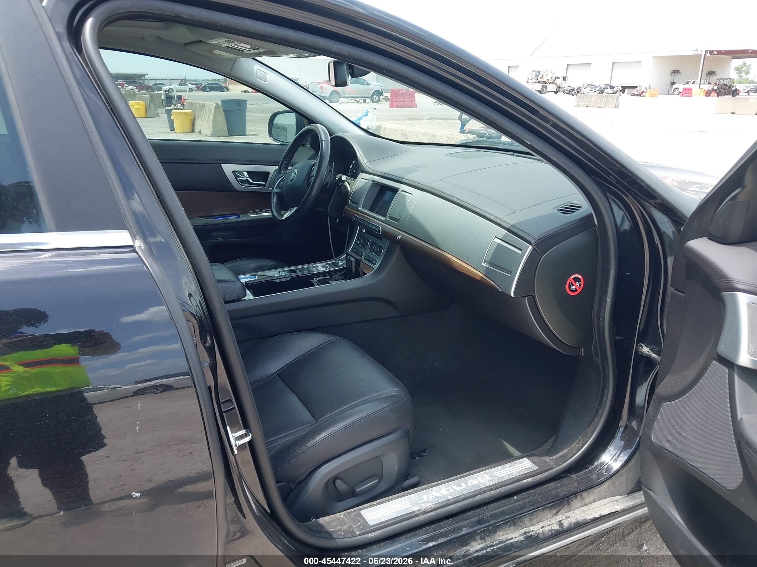 2015 Jaguar Xf 2.0t Premium Black vin: SAJWA0FS8FPU87594