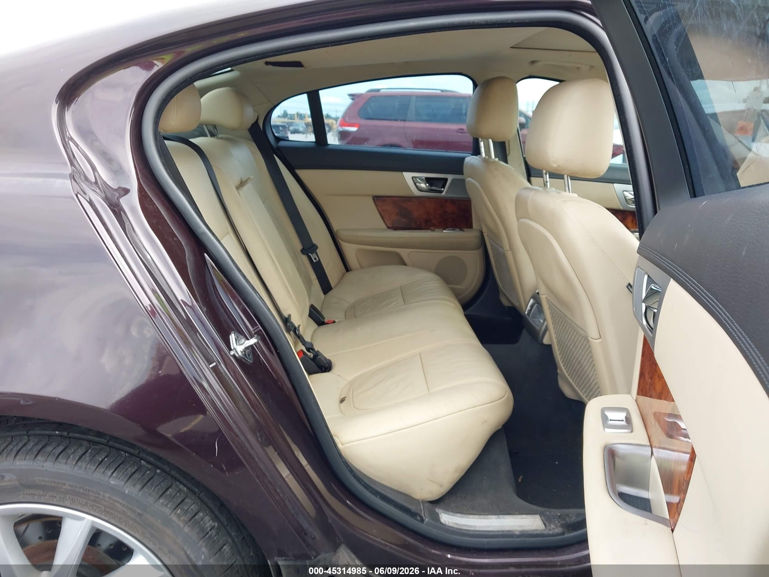 2015 Jaguar Xf 2.0t Premium Коричневый vin: SAJWA0FSXFPU66942
