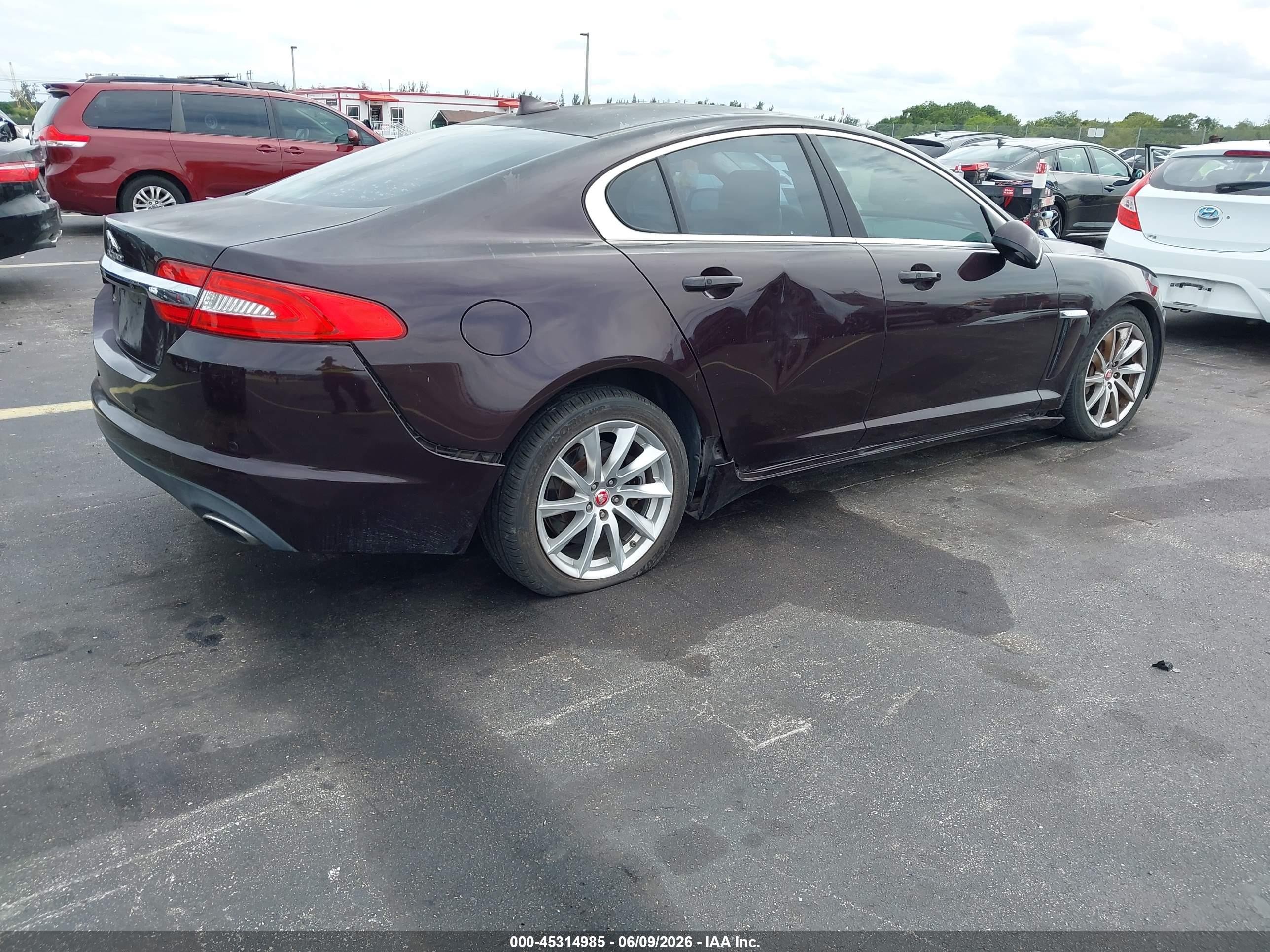 2015 Jaguar Xf 2.0t Premium Коричневый vin: SAJWA0FSXFPU66942