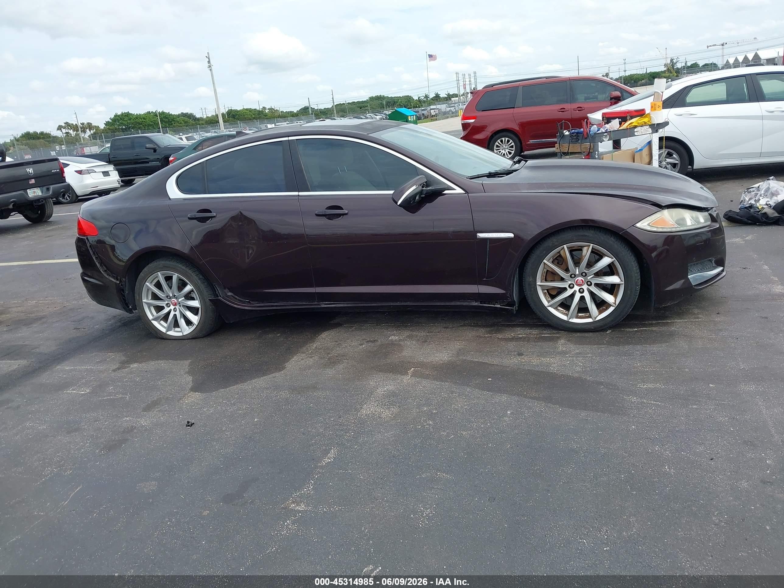 2015 Jaguar Xf 2.0t Premium Коричневый vin: SAJWA0FSXFPU66942