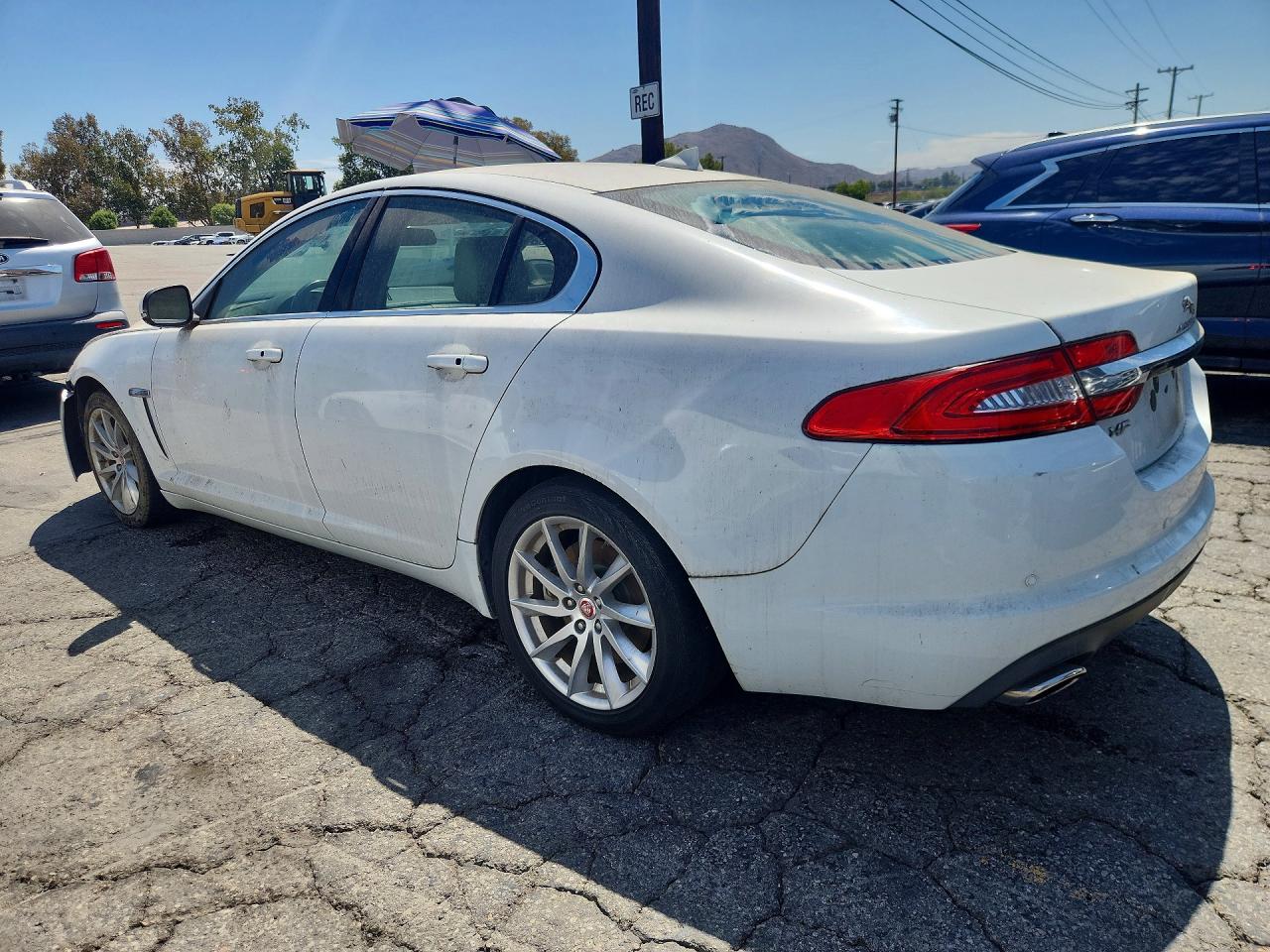 2015 Jaguar Xf 2.0t Premium White vin: SAJWA0FSXFPU87371