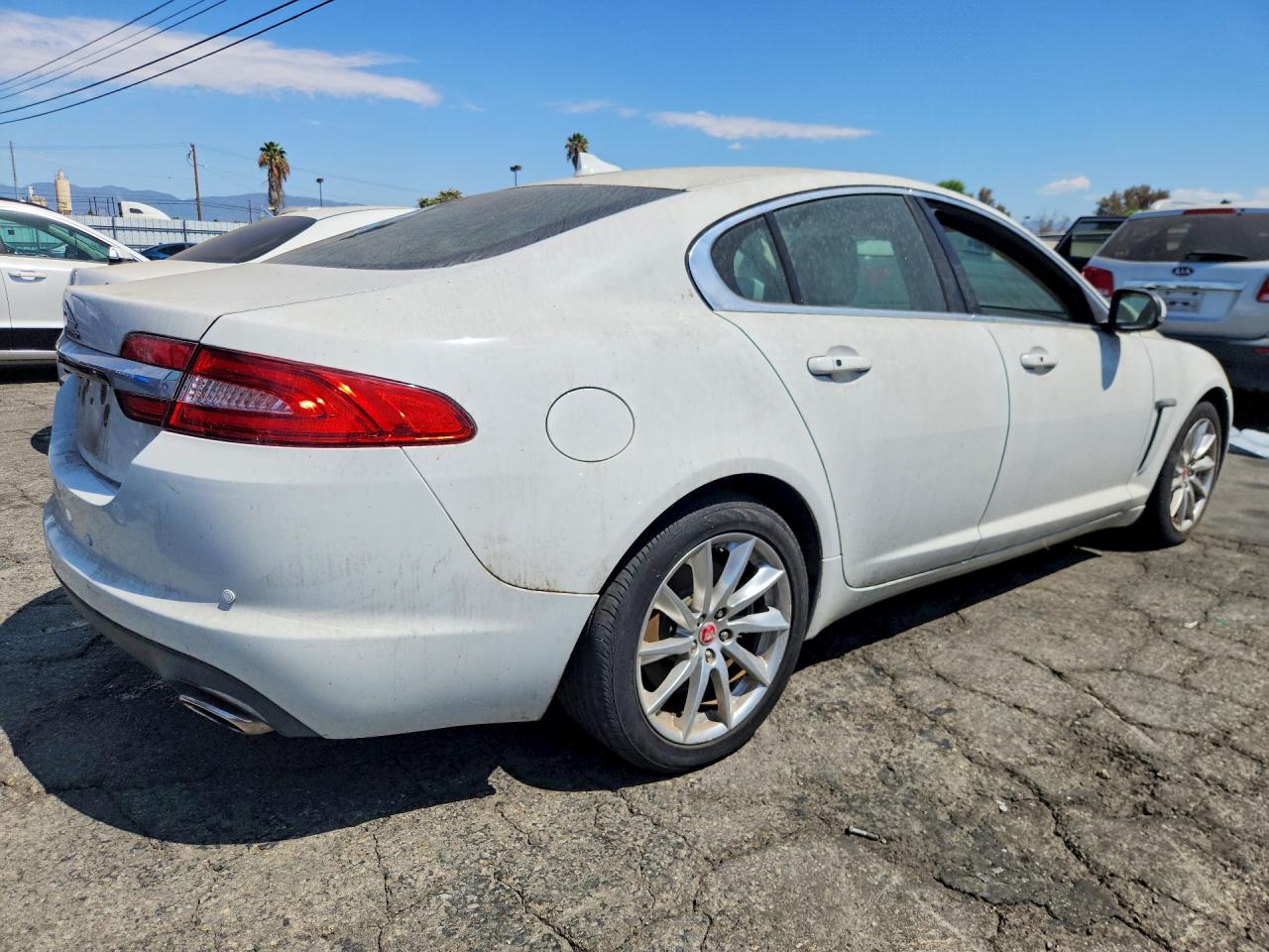 2015 Jaguar Xf 2.0t Premium White vin: SAJWA0FSXFPU87371