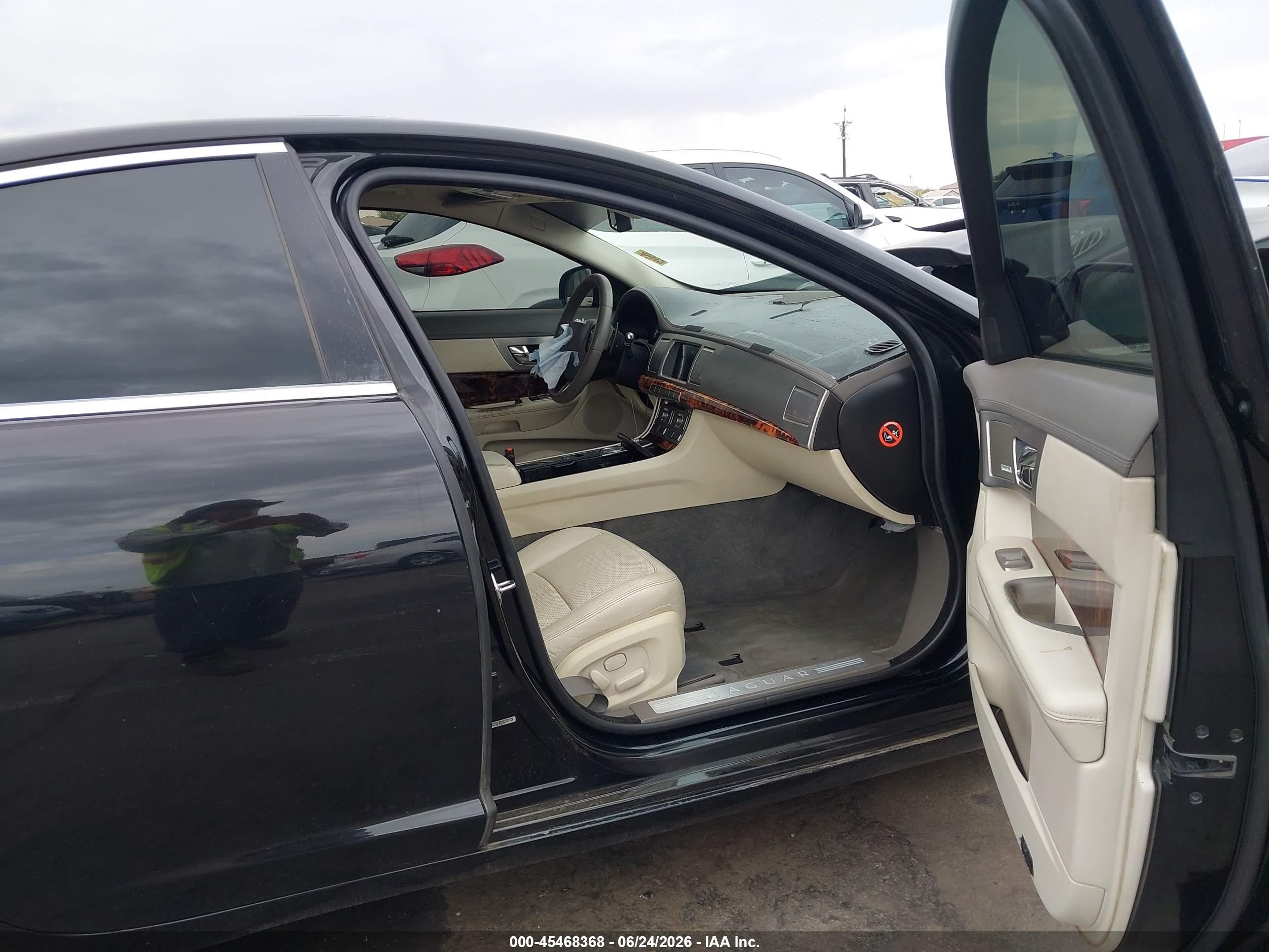 2010 Jaguar Xf Premium Black vin: SAJWA0GB1ALR52666