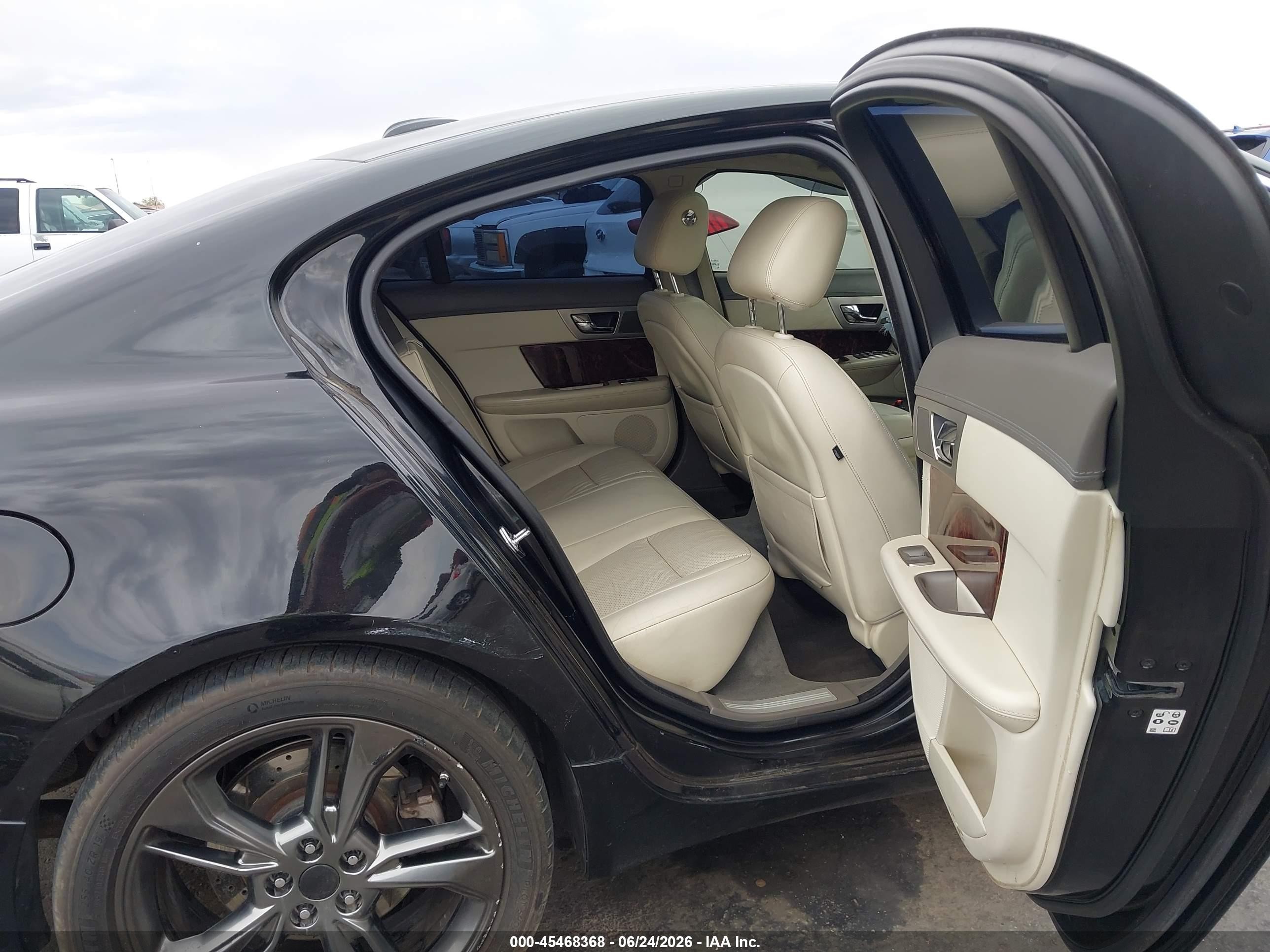2010 Jaguar Xf Premium Black vin: SAJWA0GB1ALR52666