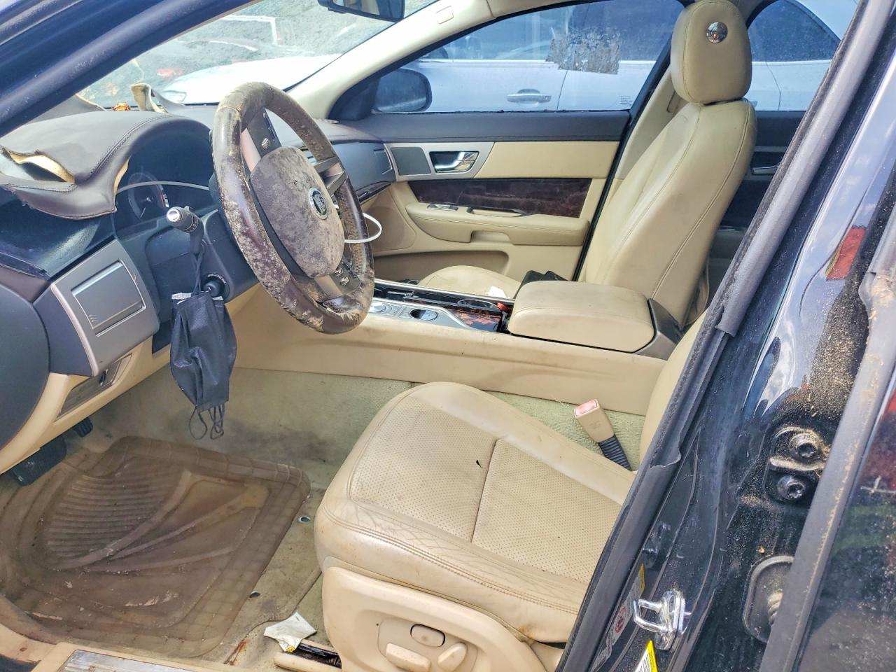 2011 Jaguar Xf Premium Black vin: SAJWA0GB1BLS06896