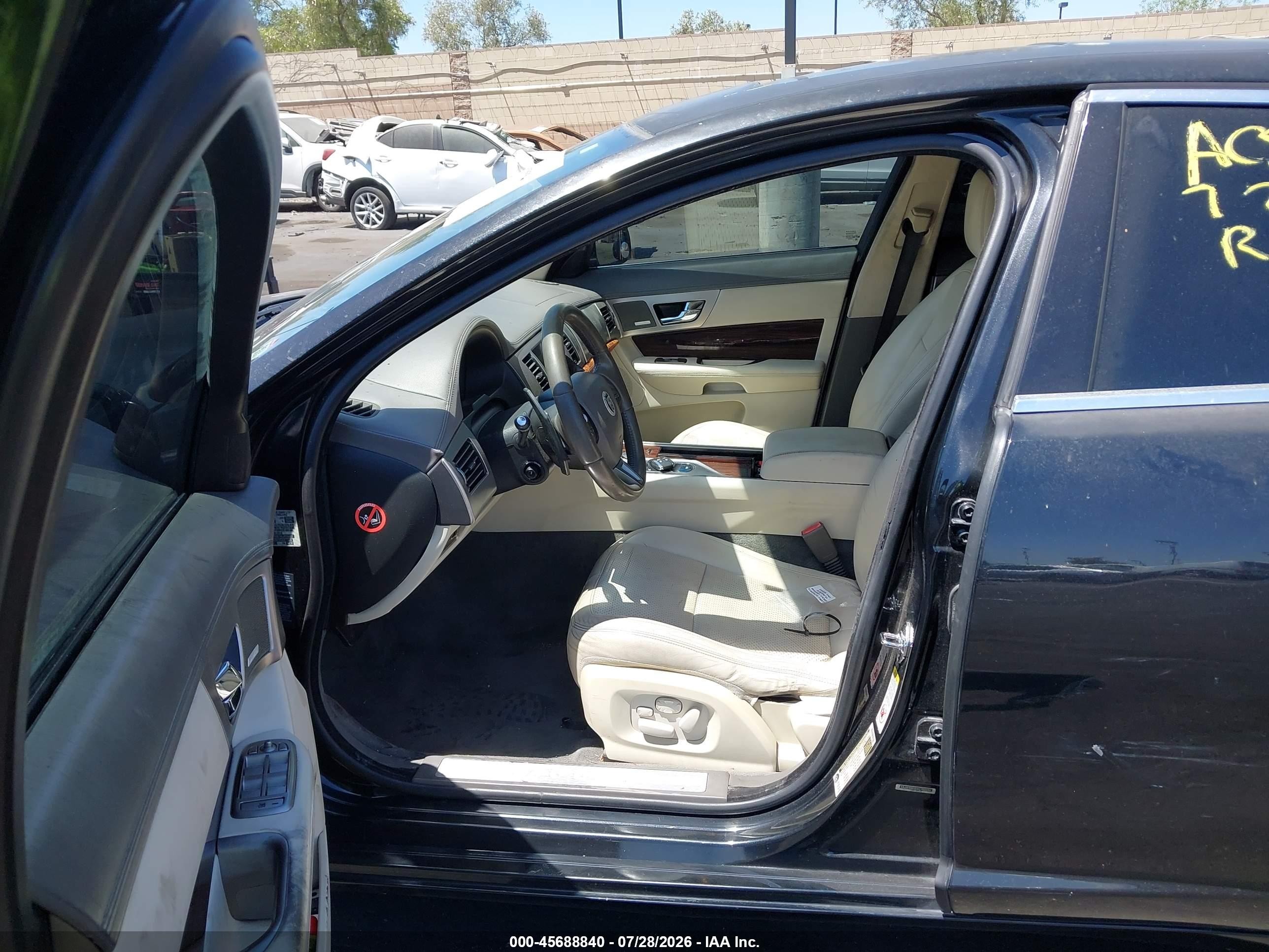 2010 Jaguar Xf Premium Черный vin: SAJWA0GB3ALR55682