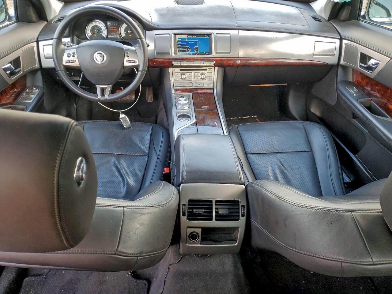 2011 Jaguar Xf Premium Silver vin: SAJWA0GB3BLS10982
