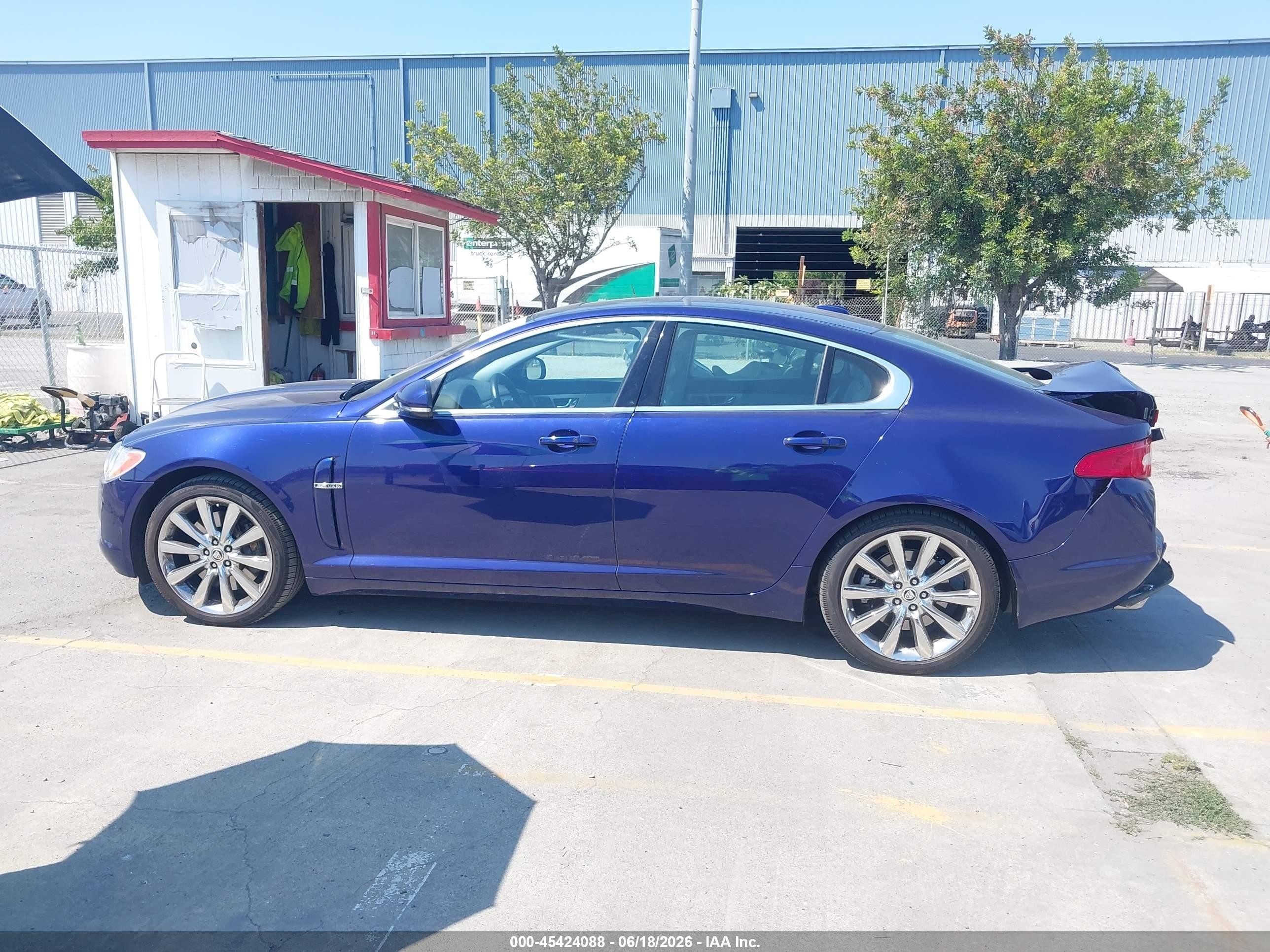 2010 Jaguar Xf Premium Blue vin: SAJWA0GB6ALR57197