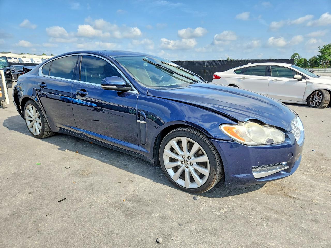 2011 Jaguar Xf Premium Blue vin: SAJWA0GB6BLR90069