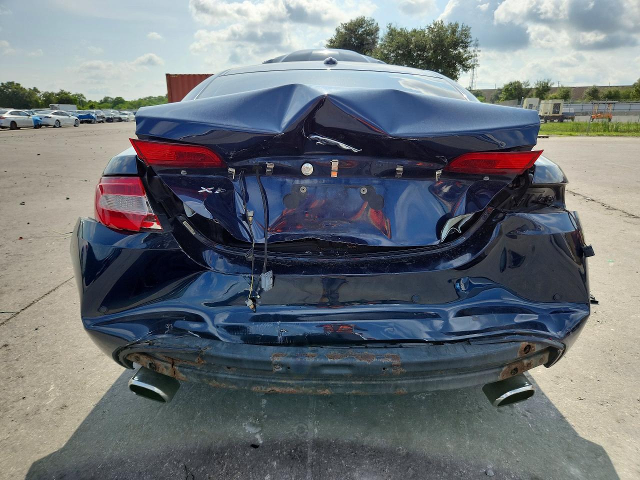 2011 Jaguar Xf Premium Blue vin: SAJWA0GB6BLR90069