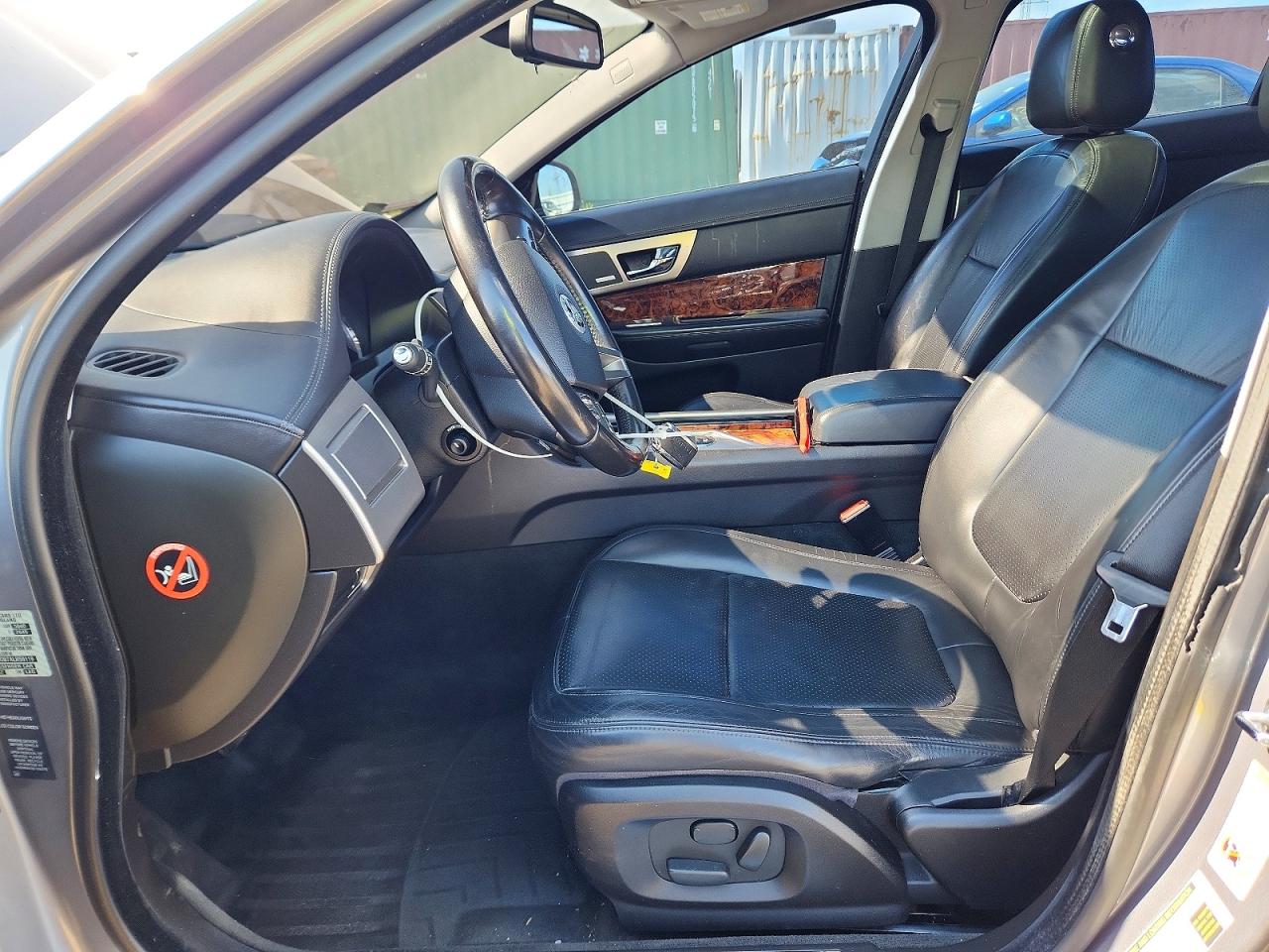 2010 Jaguar Xf Premium Silver vin: SAJWA0GB7ALR59119